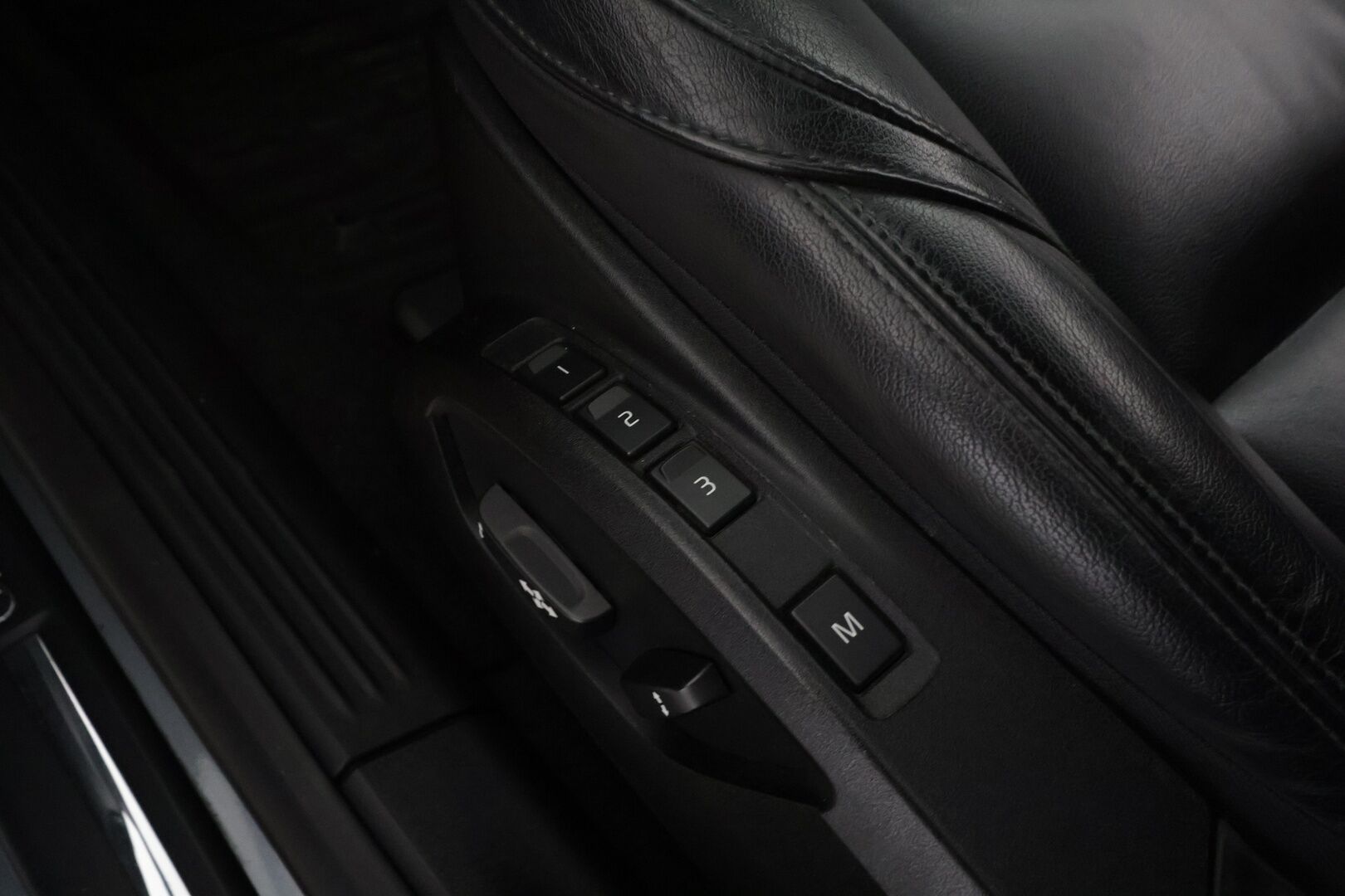 Volvo V40 2019 T3 Dynamic Edition - | Vakkari | Webasto | Koukku | P.tutkat | Muistipenkki | Xenon | Nahat | Suomi-auto | Kahdet Renkaat | Merkkihuollettu |