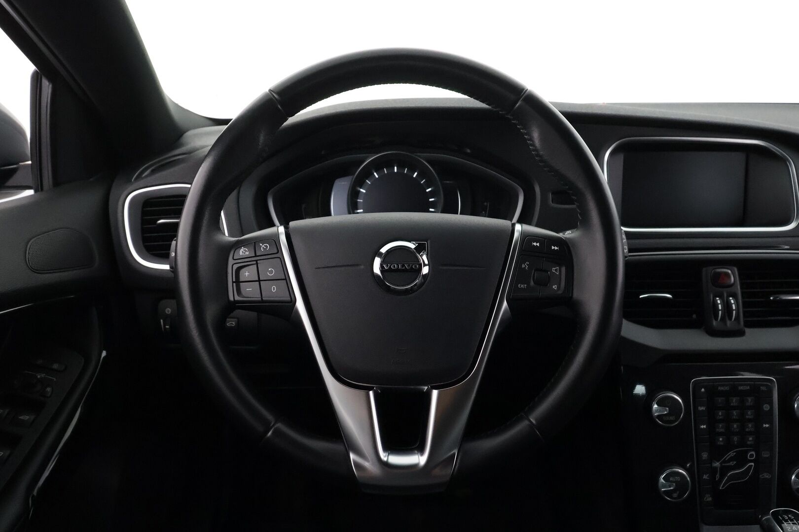 Volvo V40 2019 T3 Dynamic Edition - | Vakkari | Webasto | Koukku | P.tutkat | Muistipenkki | Xenon | Nahat | Suomi-auto | Kahdet Renkaat | Merkkihuollettu |