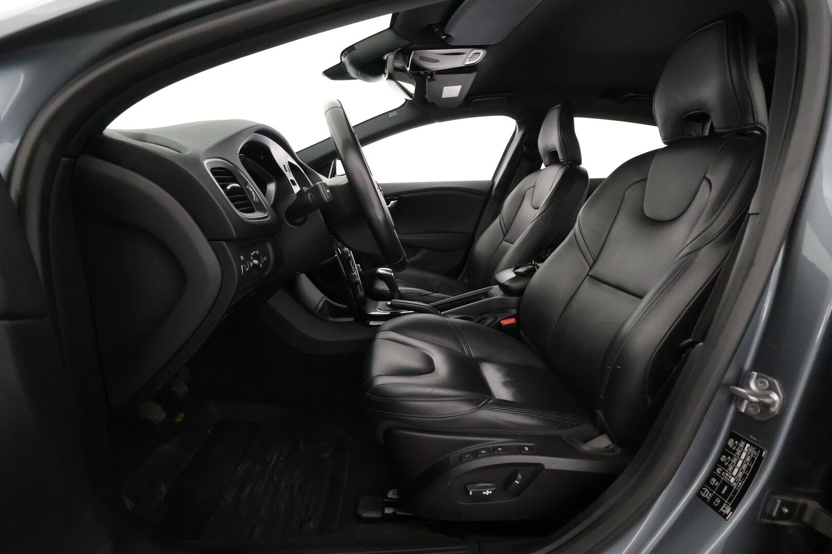 Volvo V40 2019 T3 Dynamic Edition - | Vakkari | Webasto | Koukku | P.tutkat | Muistipenkki | Xenon | Nahat | Suomi-auto | Kahdet Renkaat | Merkkihuollettu |
