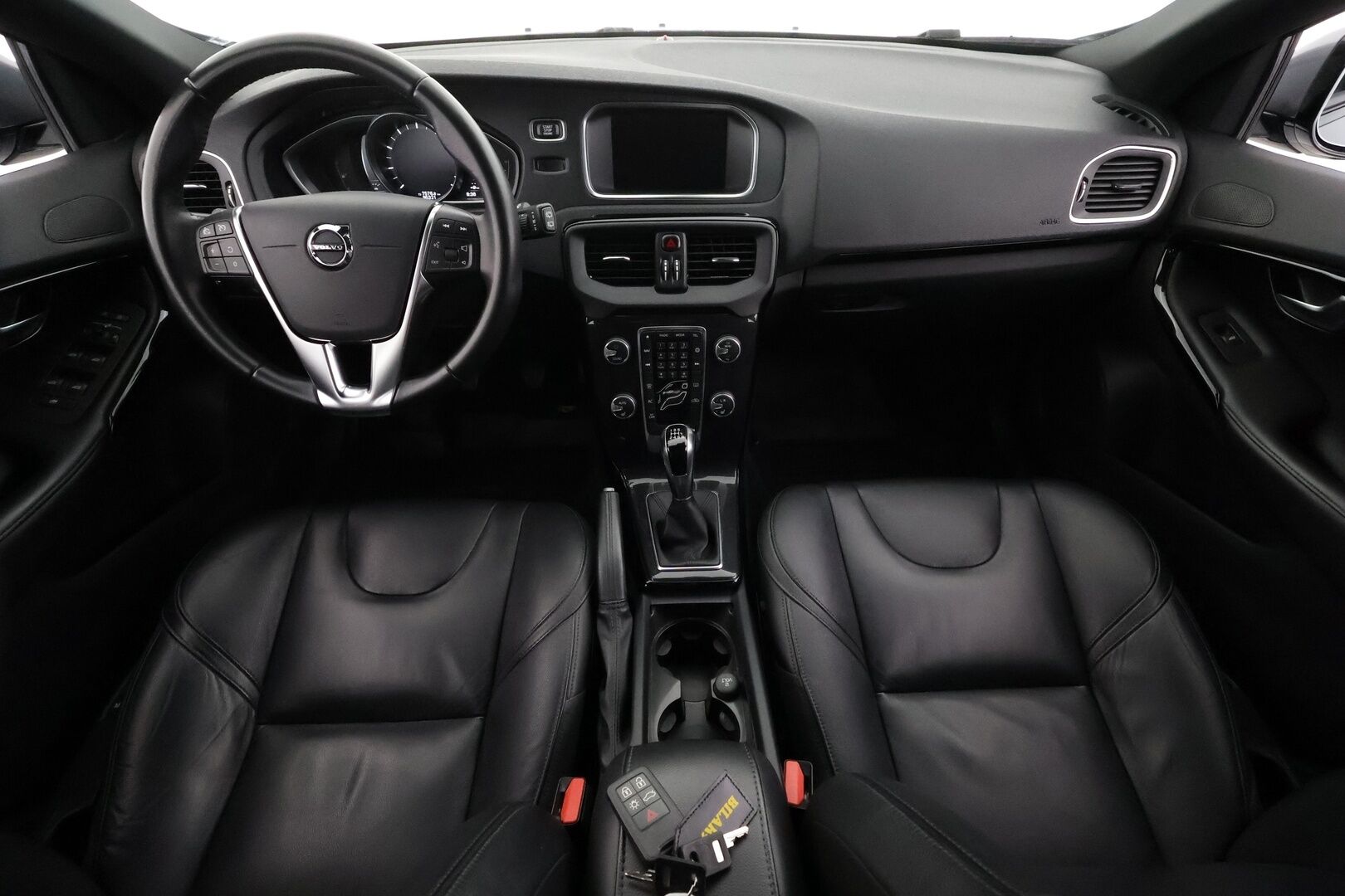 Volvo V40 2019 T3 Dynamic Edition - | Vakkari | Webasto | Koukku | P.tutkat | Muistipenkki | Xenon | Nahat | Suomi-auto | Kahdet Renkaat | Merkkihuollettu |