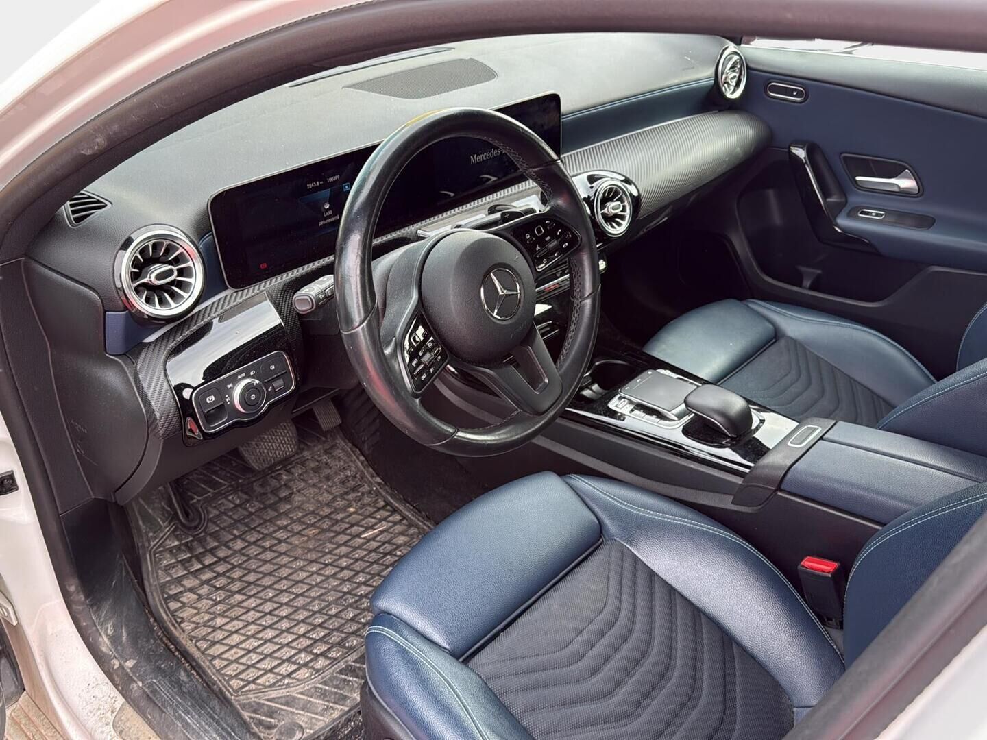 Mercedes-Benz A 2019 180 A Business Style - Suomi-Auto | Widescreen | Midline | Peruutuskamera | Lohko | Sporttipenkit | LED