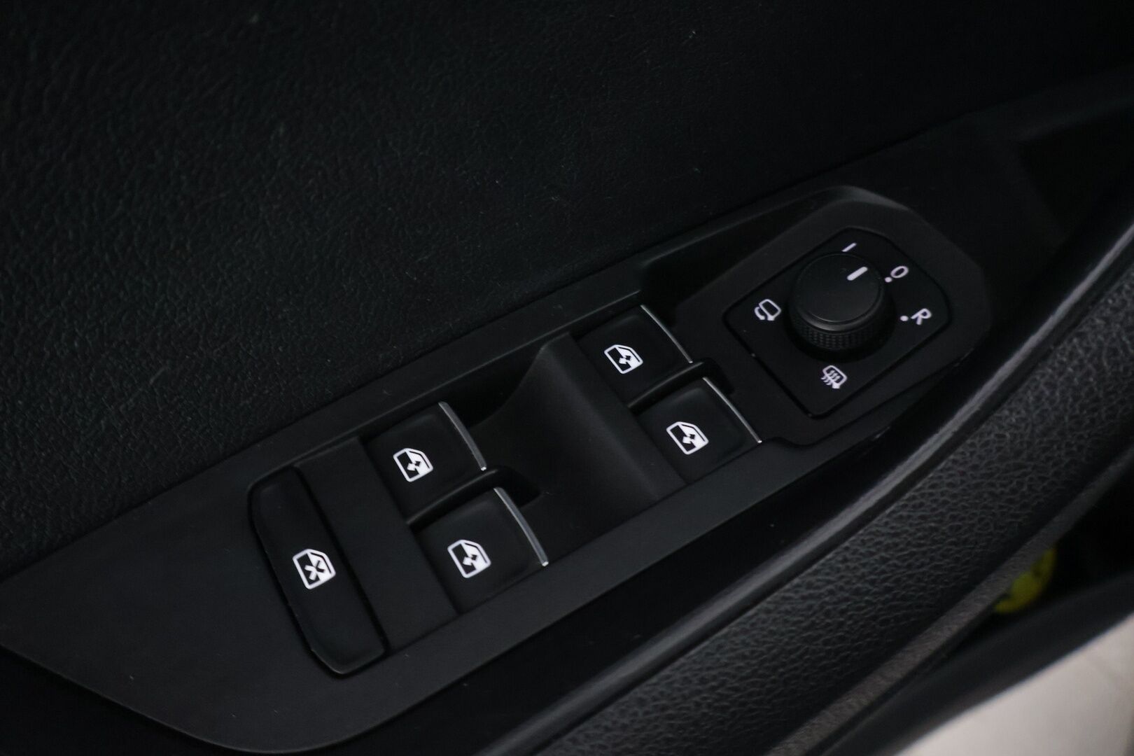 Skoda Karoq 2019 1,6 TDI Style DSG Autom. - *ACC | Webasto | P.kamera | Lämmitettävä tuulilasi | Sähk. toiminen takaluukku | Vetokoukku | Kattava huoltohistoria | Ohjauspyörän lämmitys | 2x Renkaat & Vanteet | Jakohihna vaihdettu*