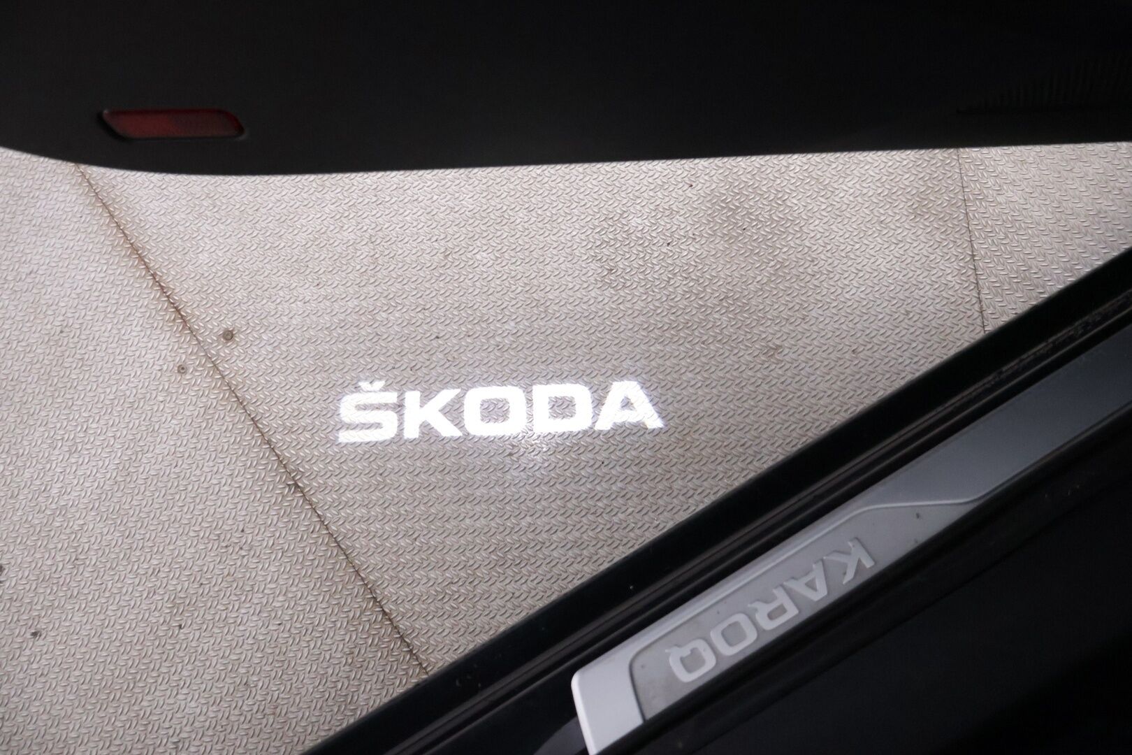 Skoda Karoq 2019 1,6 TDI Style DSG Autom. *ACC / Webasto / P.kamera / Lämmitettävä tuulilasi / Sähk. toiminen takaluukku / Vetokoukku* - *Kattava huoltohistoria / Ohjauspyörän lämmitys / 2x Renkaat & Vanteet / Jakohihna vaihdettu* - HULLUT AVAJAISHULINAT KORKOTARJOUS 3,29 %