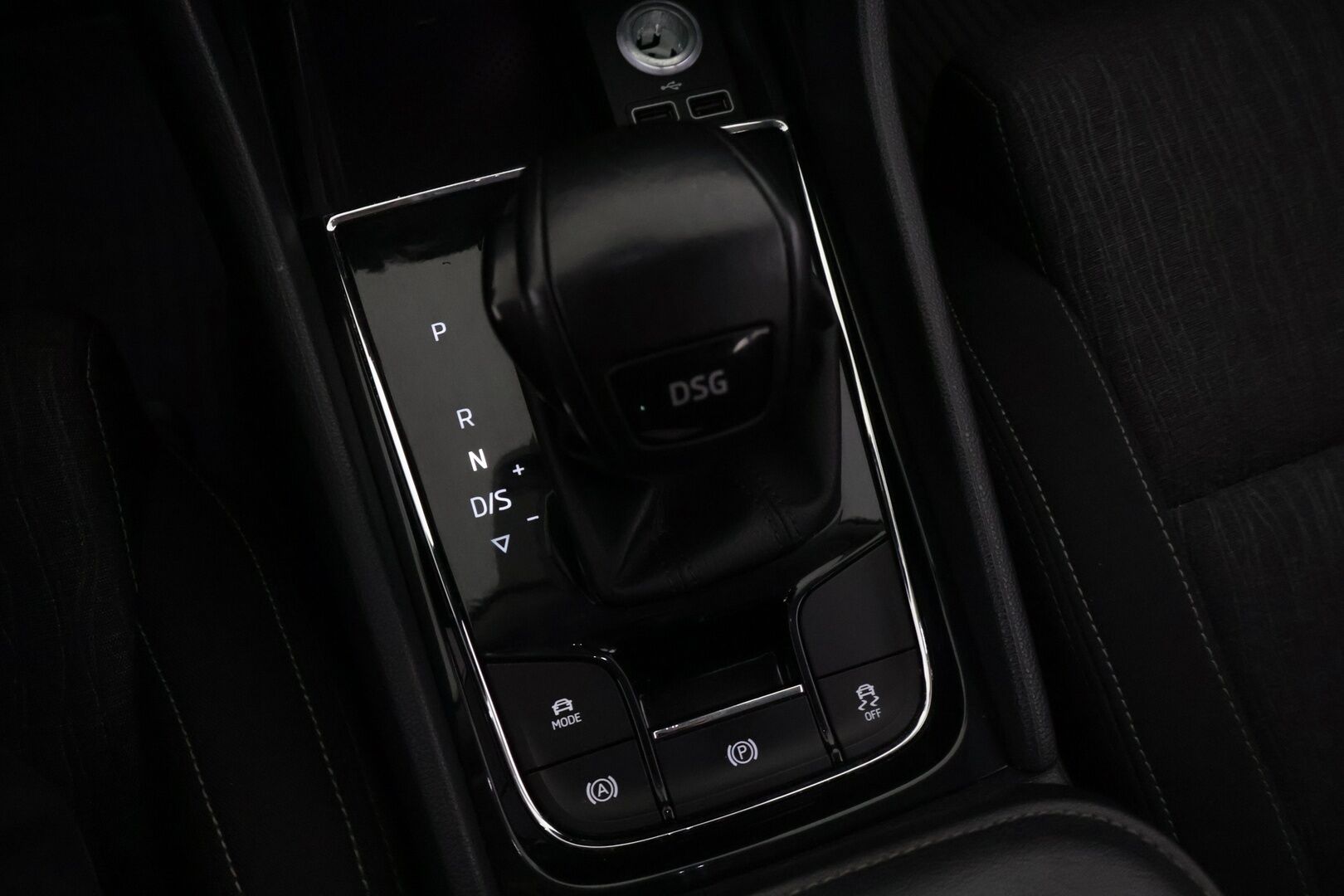 Skoda Karoq 2019 1,6 TDI Style DSG Autom. *ACC / Webasto / P.kamera / Lämmitettävä tuulilasi / Sähk. toiminen takaluukku / Vetokoukku* - *Kattava huoltohistoria / Ohjauspyörän lämmitys / 2x Renkaat & Vanteet / Jakohihna vaihdettu*