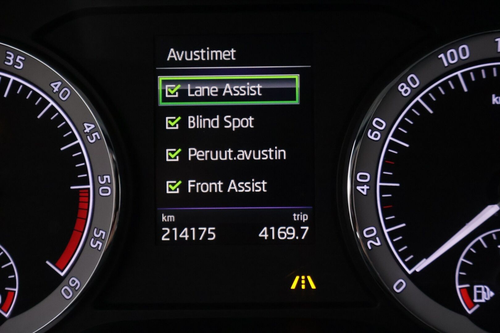 Skoda Karoq 2019 1,6 TDI Style DSG Autom. *ACC / Webasto / P.kamera / Lämmitettävä tuulilasi / Sähk. toiminen takaluukku / Vetokoukku* - *Kattava huoltohistoria / Ohjauspyörän lämmitys / 2x Renkaat & Vanteet / Jakohihna vaihdettu* - HULLUT AVAJAISHULINAT KORKOTARJOUS 3,29 %