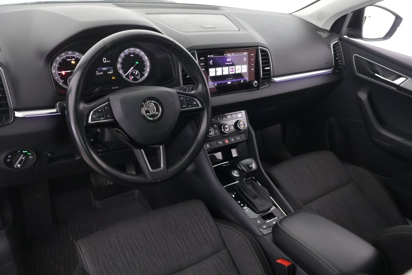Skoda Karoq 2019 1,6 TDI Style DSG Autom. - *ACC | Webasto | P.kamera | Lämmitettävä tuulilasi | Sähk. toiminen takaluukku | Vetokoukku | Kattava huoltohistoria | Ohjauspyörän lämmitys | 2x Renkaat & Vanteet | Jakohihna vaihdettu*