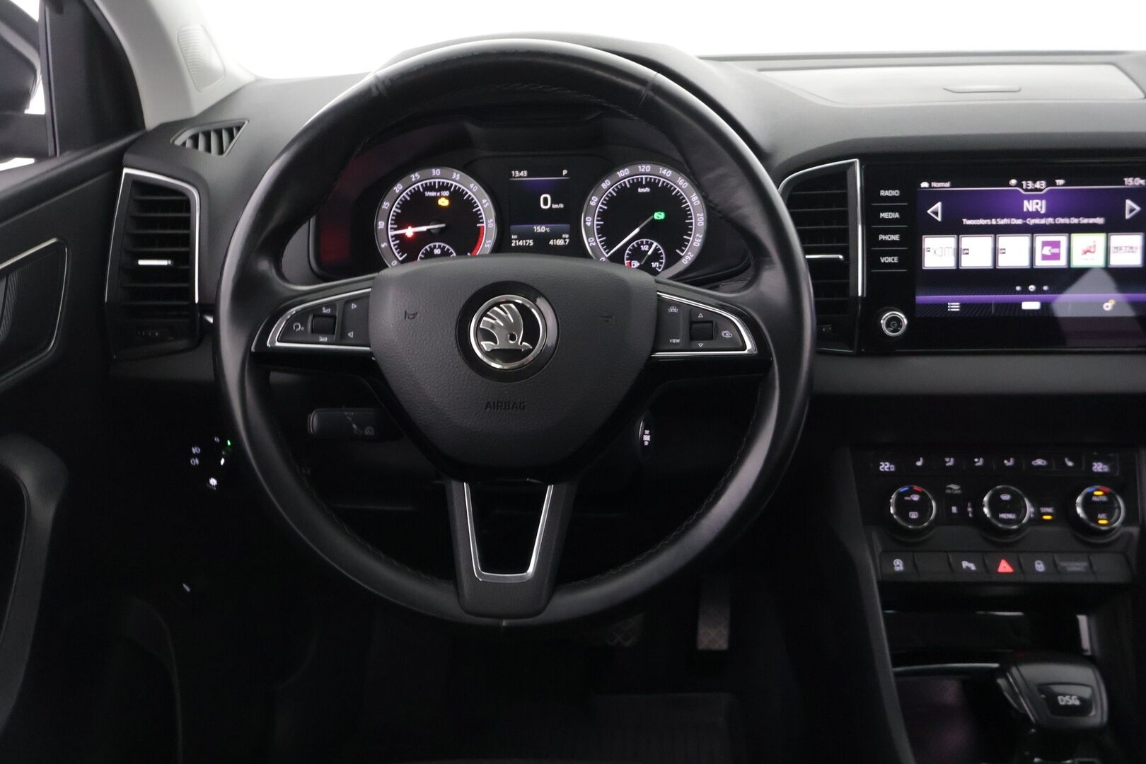 Skoda Karoq 2019 1,6 TDI Style DSG Autom. - *ACC | Webasto | P.kamera | Lämmitettävä tuulilasi | Sähk. toiminen takaluukku | Vetokoukku | Kattava huoltohistoria | Ohjauspyörän lämmitys | 2x Renkaat & Vanteet | Jakohihna vaihdettu*