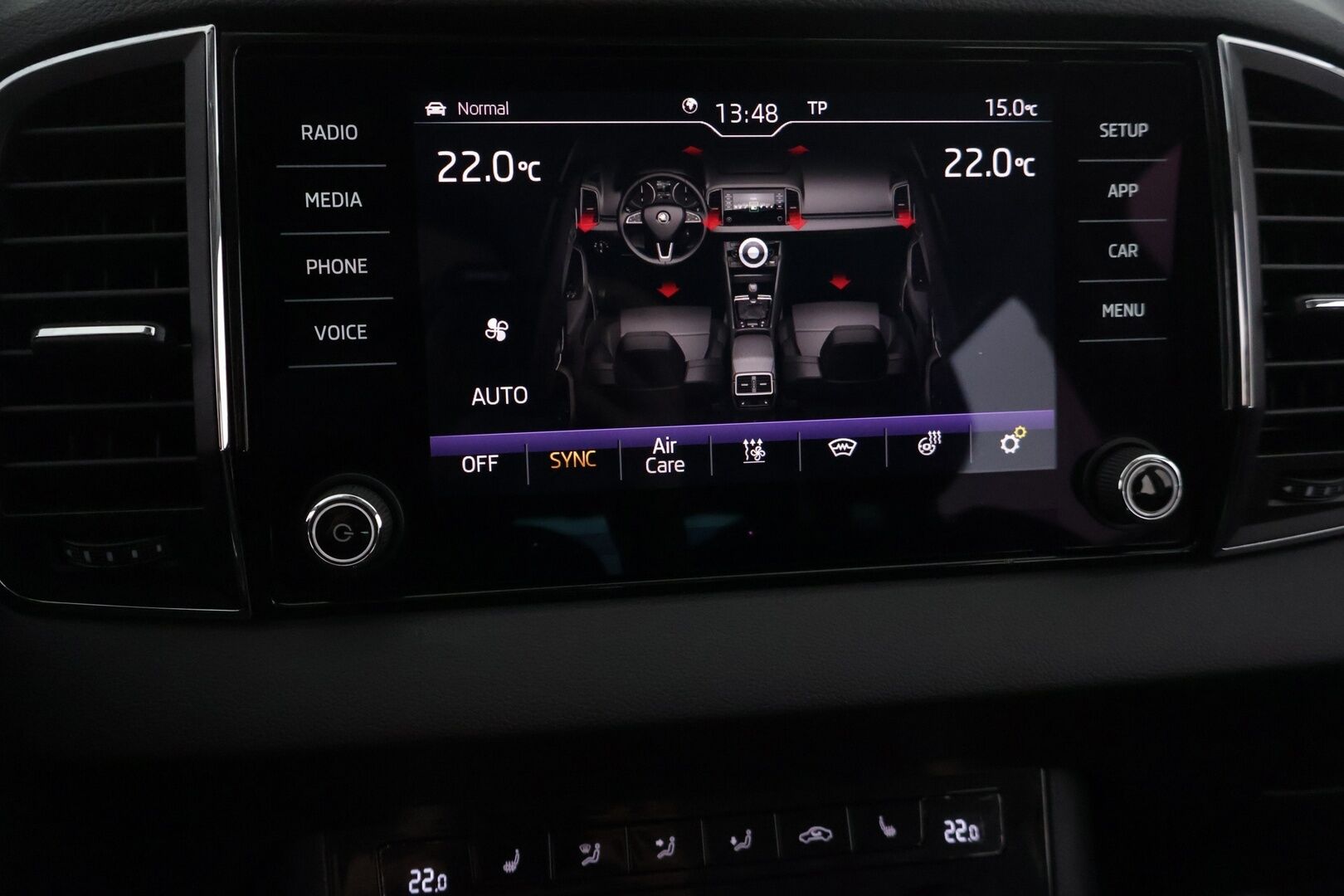 Skoda Karoq 2019 1,6 TDI Style DSG Autom. *ACC / Webasto / P.kamera / Lämmitettävä tuulilasi / Sähk. toiminen takaluukku / Vetokoukku* - *Kattava huoltohistoria / Ohjauspyörän lämmitys / 2x Renkaat & Vanteet / Jakohihna vaihdettu* - HULLUT AVAJAISHULINAT KORKOTARJOUS 3,29 %