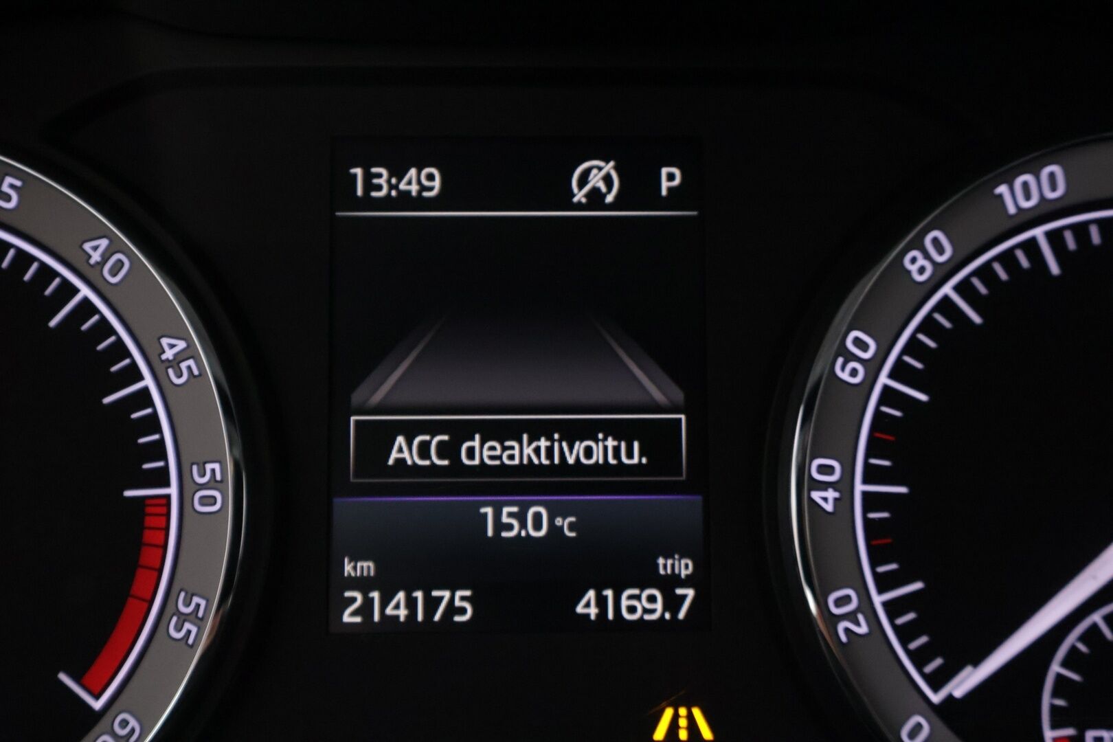 Skoda Karoq 2019 1,6 TDI Style DSG Autom. *ACC / Webasto / P.kamera / Lämmitettävä tuulilasi / Sähk. toiminen takaluukku / Vetokoukku* - *Kattava huoltohistoria / Ohjauspyörän lämmitys / 2x Renkaat & Vanteet / Jakohihna vaihdettu*