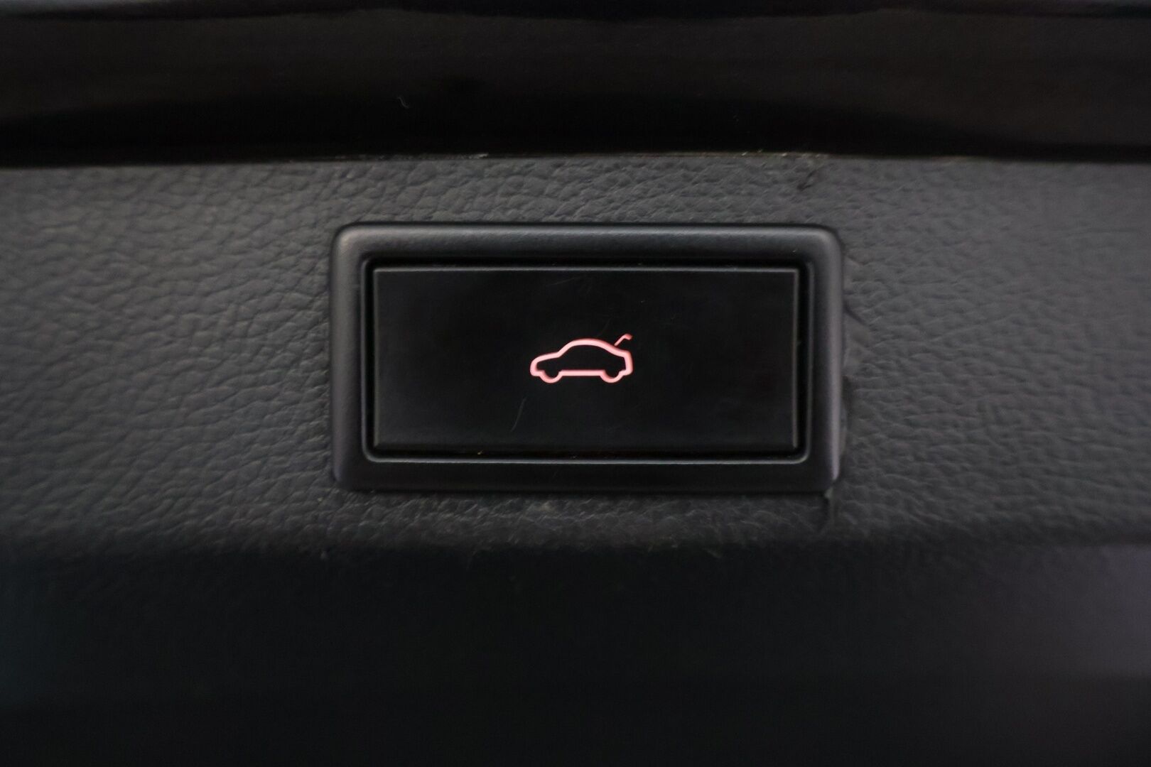 Skoda Karoq 2019 1,6 TDI Style DSG Autom. *ACC / Webasto / P.kamera / Lämmitettävä tuulilasi / Sähk. toiminen takaluukku / Vetokoukku* - *Kattava huoltohistoria / Ohjauspyörän lämmitys / 2x Renkaat & Vanteet / Jakohihna vaihdettu* - HULLUT AVAJAISHULINAT KORKOTARJOUS 3,29 %