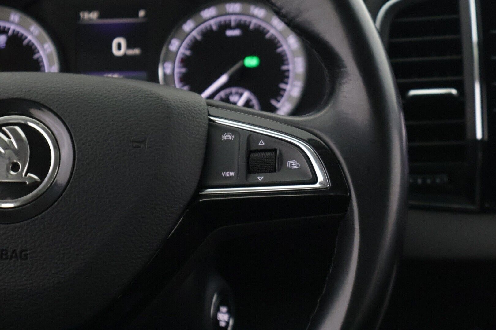 Skoda Karoq 2019 1,6 TDI Style DSG Autom. *ACC / Webasto / P.kamera / Lämmitettävä tuulilasi / Sähk. toiminen takaluukku / Vetokoukku* - *Kattava huoltohistoria / Ohjauspyörän lämmitys / 2x Renkaat & Vanteet / Jakohihna vaihdettu* - HULLUT AVAJAISHULINAT KORKOTARJOUS 3,29 %