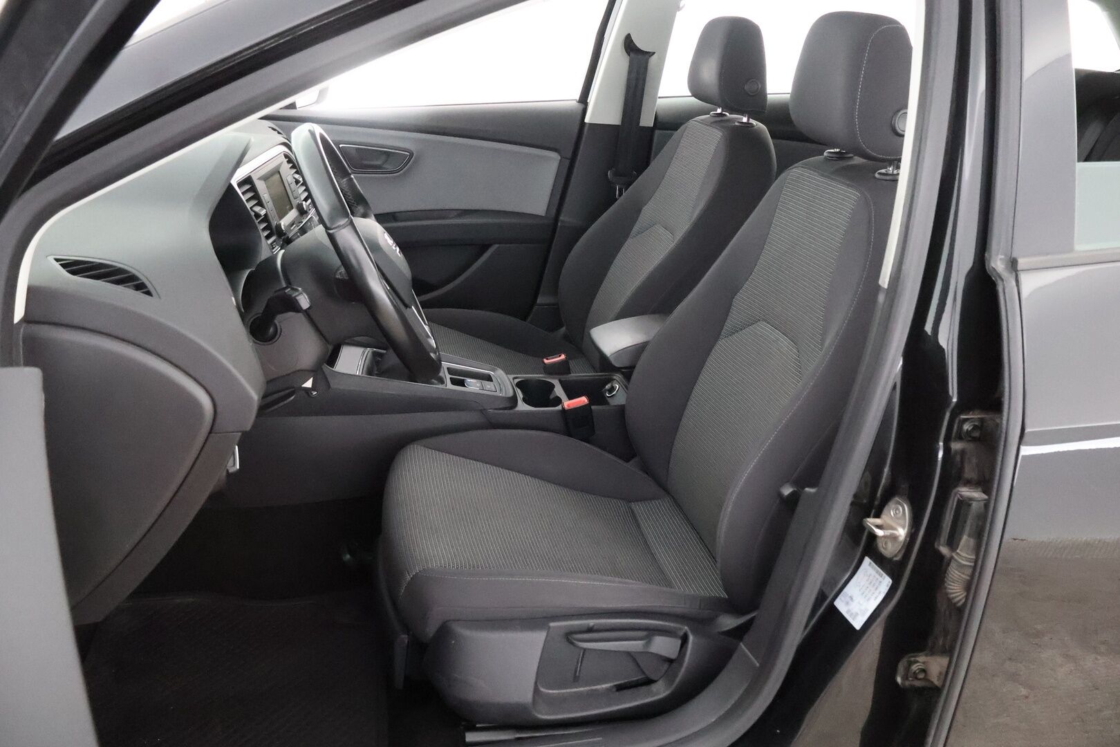 Seat Leon ST 2018 1,5 TSI 131 EVO Style - Suomiauto / Lohko & Sisäpistoke / LED / Peruutustutkat / Jakopää juuri tehty / Huippusiisti!