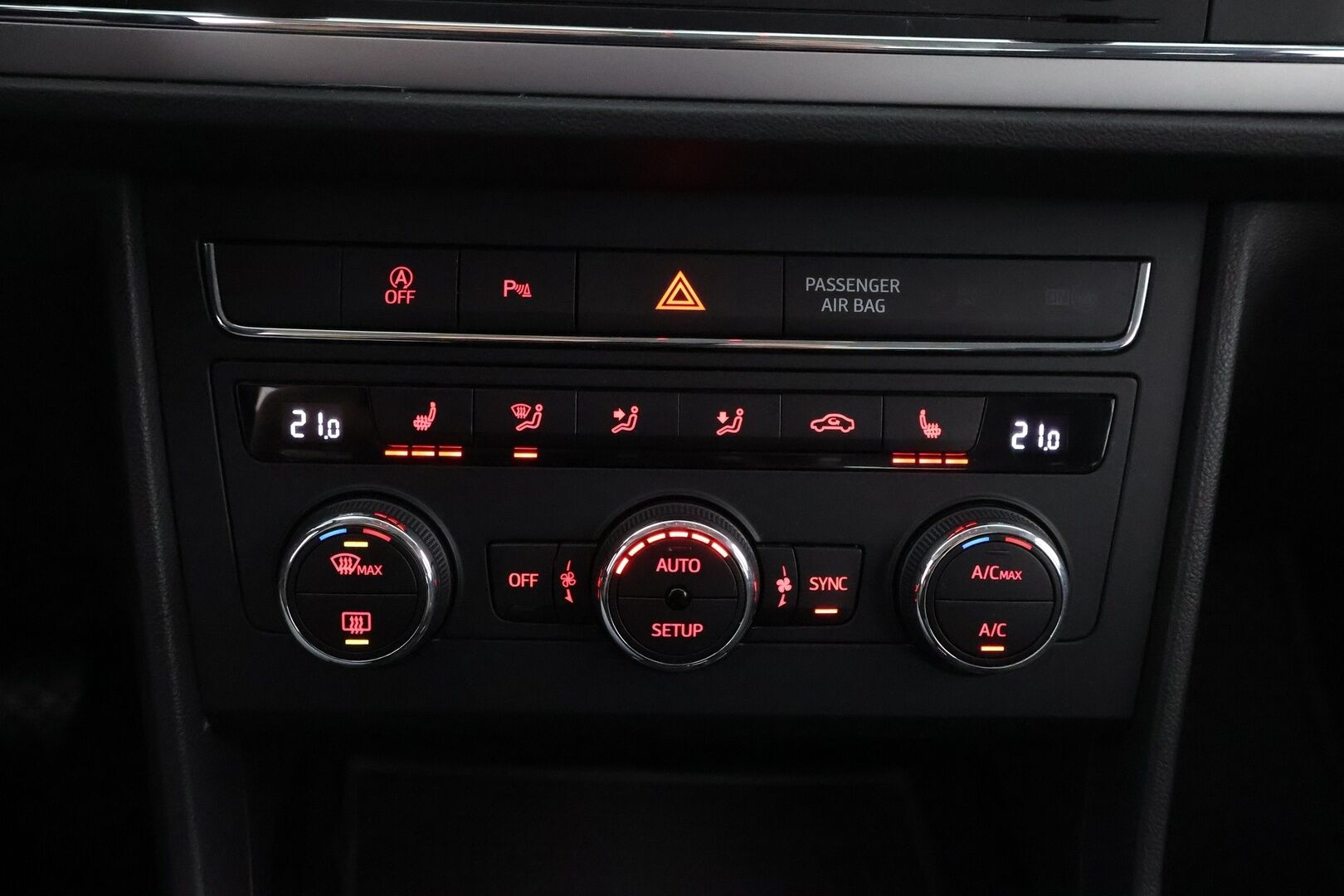 Seat Leon ST 2018 1,5 TSI 131 EVO Style - Suomiauto / Lohko & Sisäpistoke / LED / Peruutustutkat / Jakopää juuri tehty / Huippusiisti!