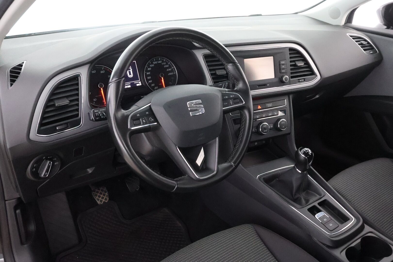 Seat Leon ST 2018 1,5 TSI 131 EVO Style - Suomiauto / Lohko & Sisäpistoke / LED / Peruutustutkat / Jakopää juuri tehty / Huippusiisti!