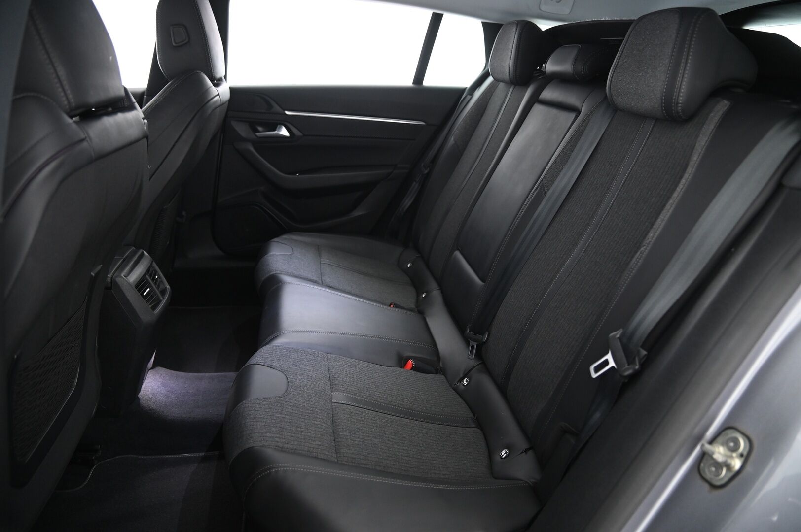 Peugeot 508 2020 SW Allure PureTech 180 EAT8-automaatti - Suomi-auto | Led | Koukku | BLIS | Puolinahka | 2x Renkaat&Vanteet | Vakionopeudensäädin | Navigointijärjestelmä 