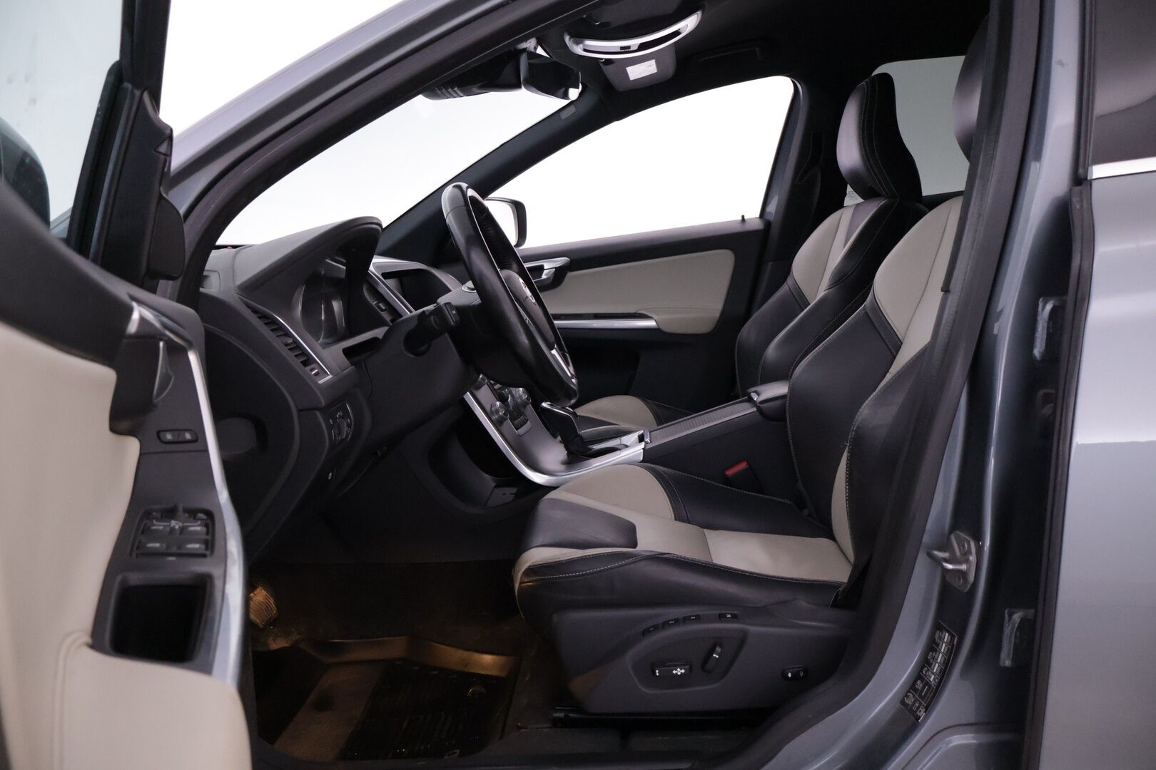 Volvo XC60 2017 2,4 D4 AWD Business Classic Summum aut - Webasto | ACC | Koukku | Driver Support | VOC | KeylessGo | Muistipenkki | Ratinlämmitin