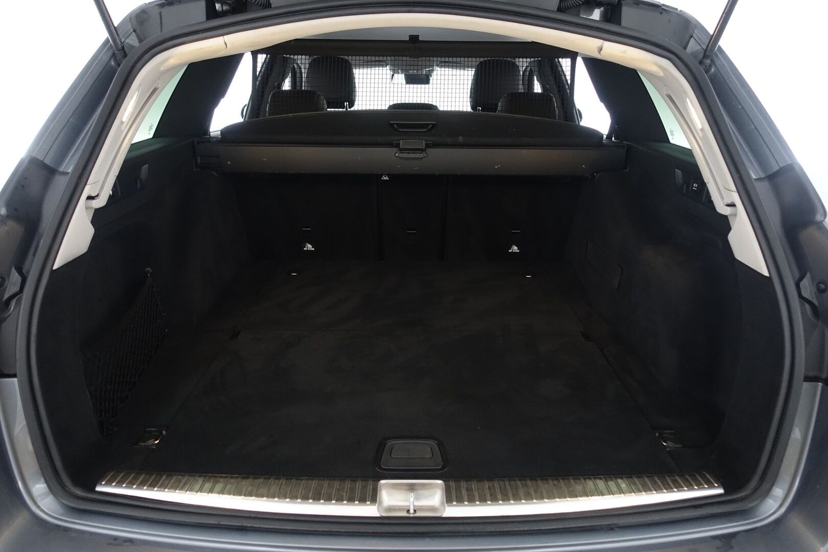 Mercedes-Benz E 2017 200d - | Distronic + | Widescreen |  | P.Kamera | LED Performance | Ambient | AppleCarplay | BLIS | Ohjausavustin - KORKO VAIN 3,99 %