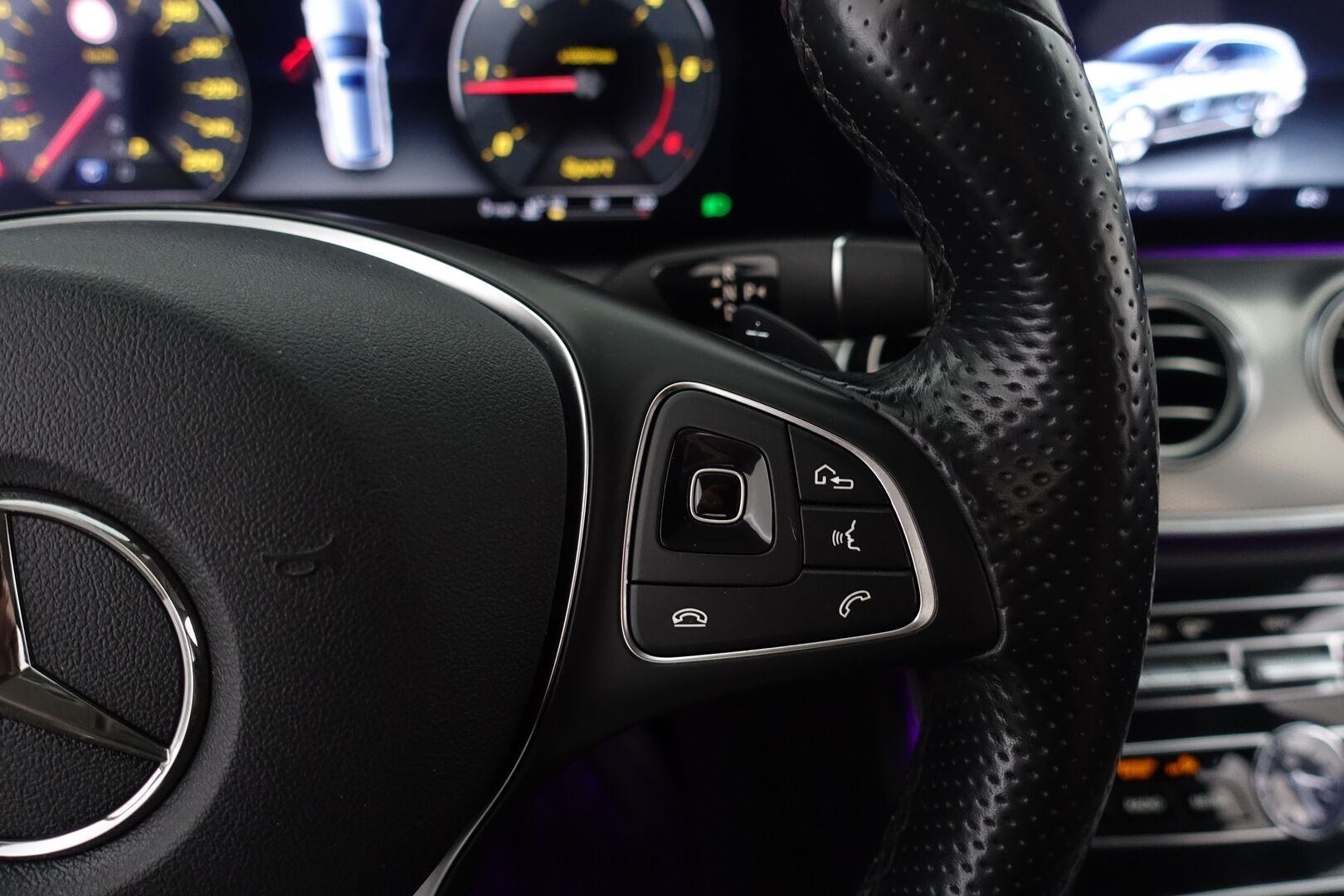 Mercedes-Benz E 2017 200d - | Distronic + | Widescreen |  | P.Kamera | LED Performance | Ambient | AppleCarplay | BLIS | Ohjausavustin - KORKO VAIN 3,99 %