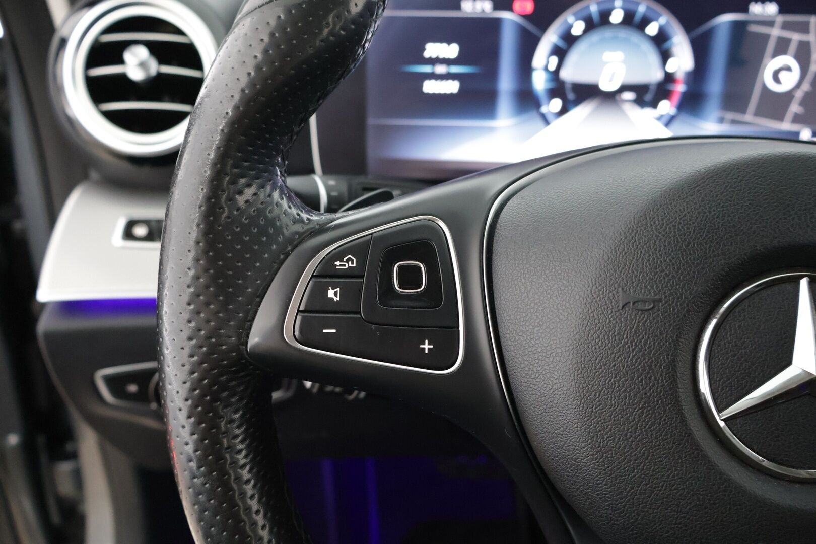 Mercedes-Benz E 2017 200d - *Widescreen / Adaptiivinen Vakionopeudensäädin / Peruutuskamera / CarPlay*