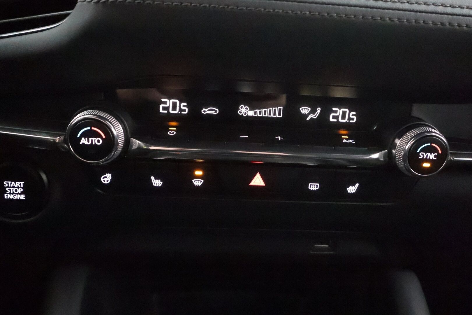 Mazda Mazda3 2020 Hatchback 2,0 (180hv) M Hybrid Skyactiv-X Vision Plus AT * ACC / LED / HUD /  P.Kamera / Keyless / Apple&Android * - suomi-auto / Kahdet Renkaat / Merkkihuollettu