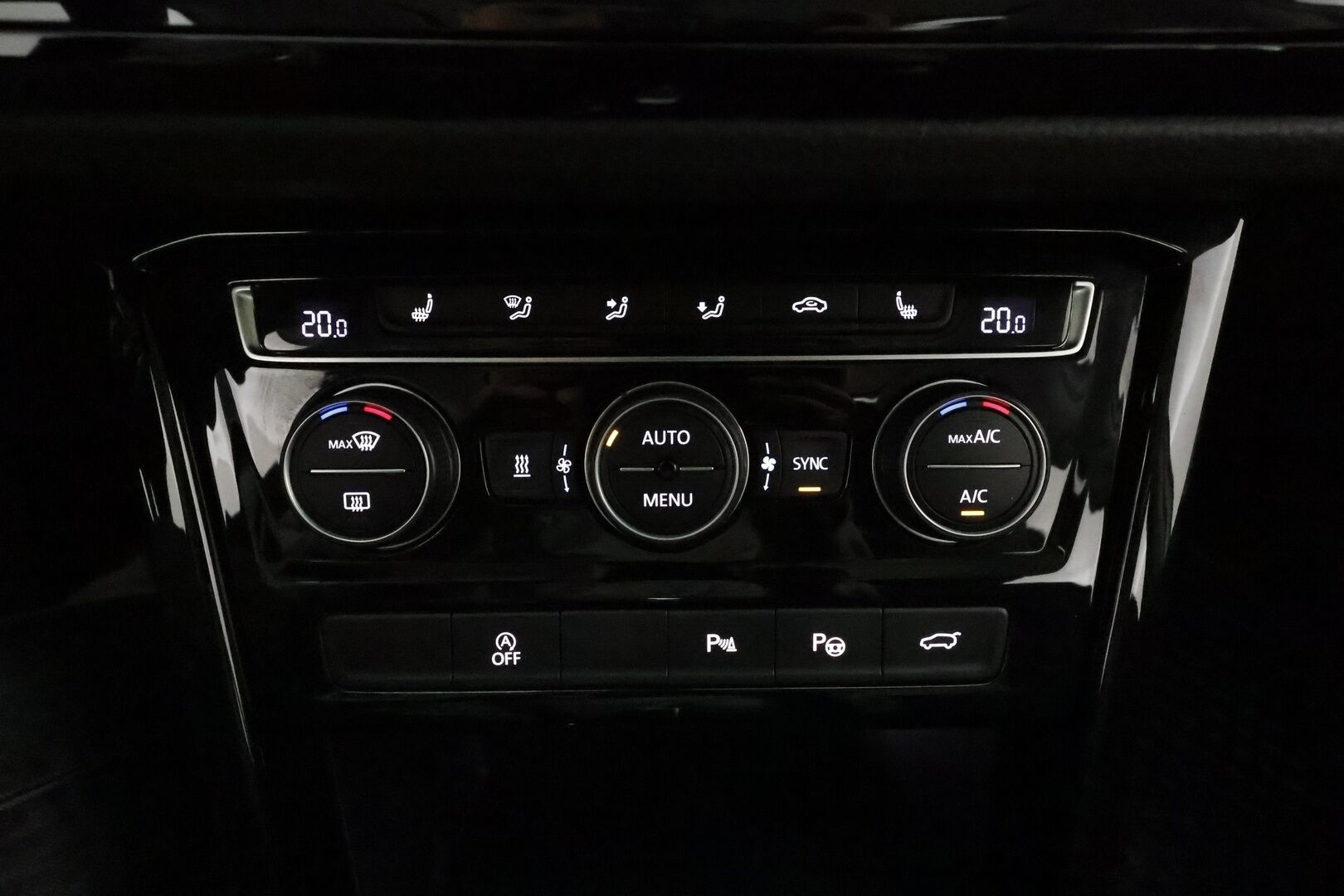 Volkswagen Touran 2020 Highline 1,5 TSI EVO R-Line 110 kW DSG  ** Panorama / 7-Paik / Webasto / Adapt.Vakkari / LED-valot / P.kamera / Navi ** - Suomi-auto 