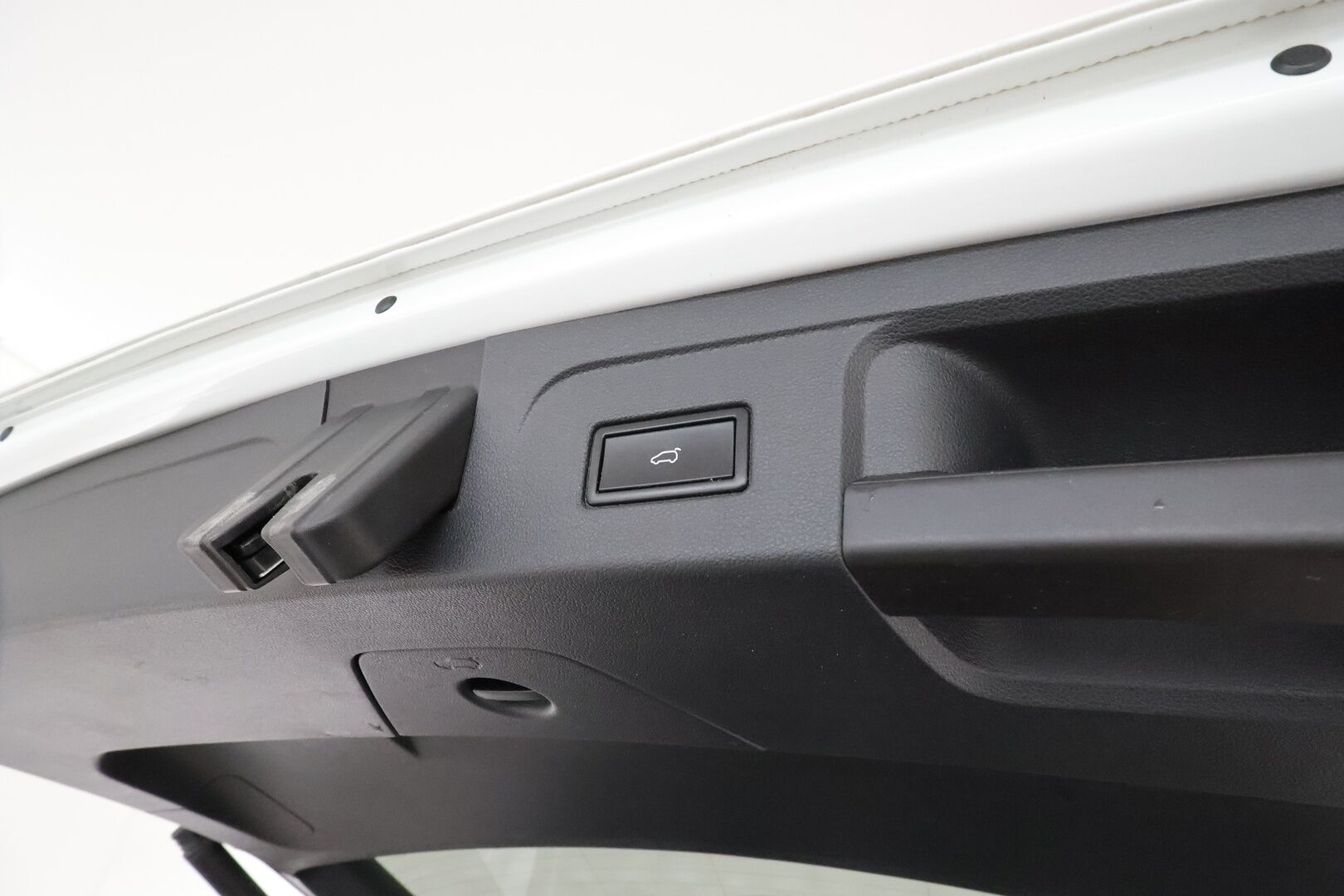Volkswagen Touran 2020 Highline 1,5 TSI EVO R-Line 110 kW DSG  ** Panorama / 7-Paik / Webasto / Adapt.Vakkari / LED-valot / P.kamera / Navi ** - Suomi-auto 