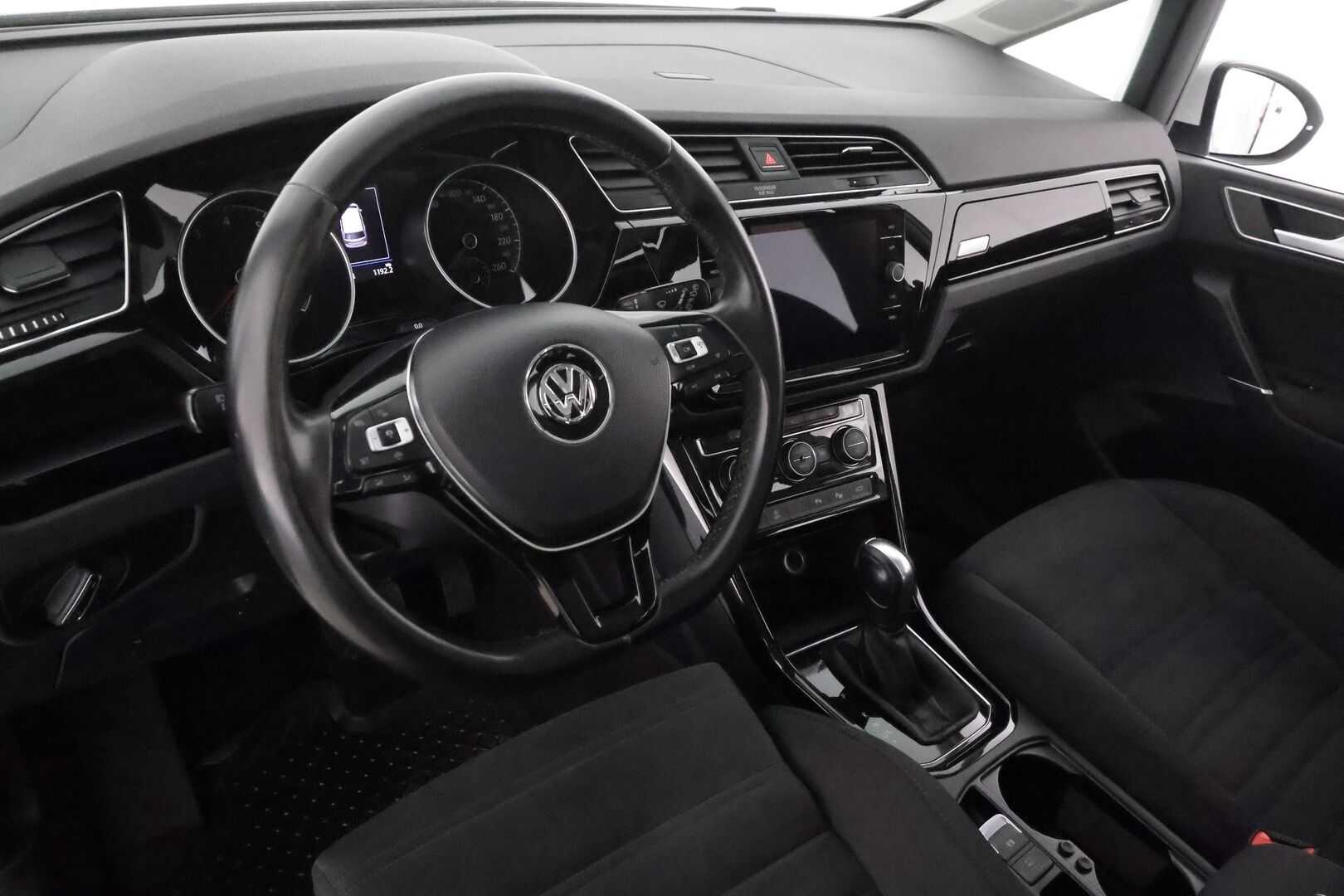Volkswagen Touran 2020 Highline 1,5 TSI EVO R-Line 110 kW DSG  ** Panorama / 7-Paik / Webasto / Adapt.Vakkari / LED-valot / P.kamera / Navi ** - Suomi-auto 