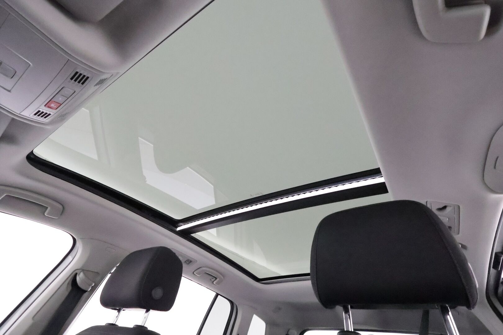 Volkswagen Touran 2020 Highline 1,5 TSI EVO R-Line 110 kW DSG  ** Panorama / 7-Paik / Webasto / Adapt.Vakkari / LED-valot / P.kamera / Navi ** - Suomi-auto 