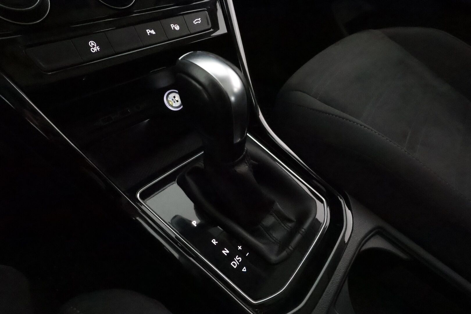 Volkswagen Touran 2020 Highline 1,5 TSI EVO R-Line 110 kW DSG  ** Panorama / 7-Paik / Webasto / Adapt.Vakkari / LED-valot / P.kamera / Navi ** - Suomi-auto 