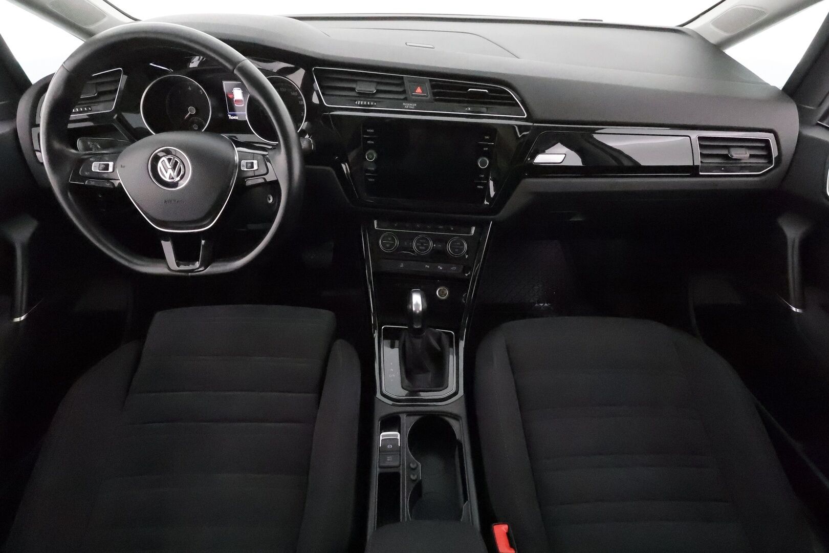 Volkswagen Touran 2020 Highline 1,5 TSI EVO R-Line 110 kW DSG  ** Panorama / 7-Paik / Webasto / Adapt.Vakkari / LED-valot / P.kamera / Navi ** - Suomi-auto 