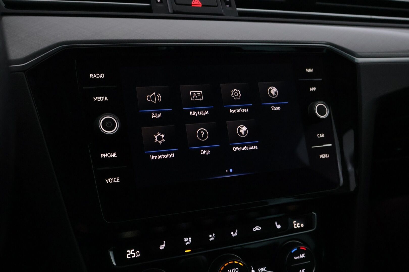 Volkswagen Passat 2020 Variant GTE Plug-In Hybrid 160 kW DSG-automaatti *ACC / Webasto / Navi / P-Kamera / KeyLessGo / Ratinlämmitin / LED* - Jakohihna juuri vaihdettu / Hyvin huollettu Suomiauto kaksilla renkailla ja vanteilla!