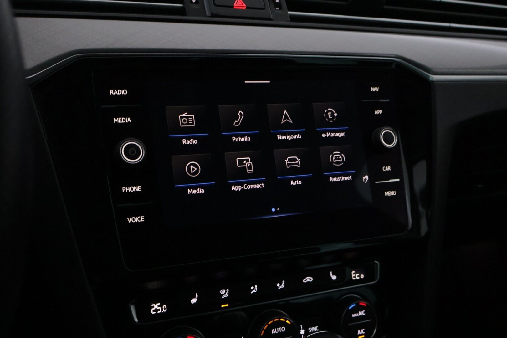 Volkswagen Passat 2020 Variant GTE Plug-In Hybrid 160 kW DSG-automaatti *ACC / Webasto / Navi / P-Kamera / KeyLessGo / Ratinlämmitin / LED* - Jakohihna juuri vaihdettu / Hyvin huollettu Suomiauto kaksilla renkailla ja vanteilla!