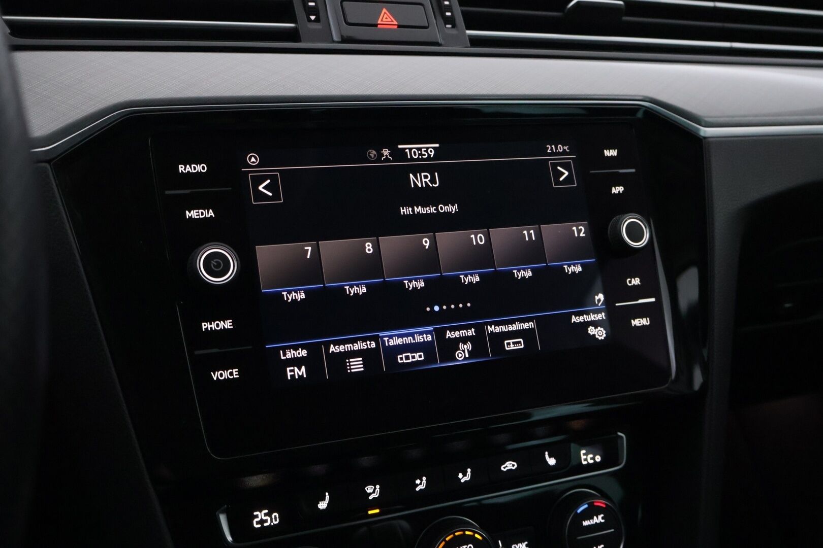 Volkswagen Passat 2020 Variant GTE Plug-In Hybrid 160 kW DSG-automaatti *ACC / Webasto / Navi / P-Kamera / KeyLessGo / Ratinlämmitin / LED* - Jakohihna juuri vaihdettu / Hyvin huollettu Suomiauto kaksilla renkailla ja vanteilla!