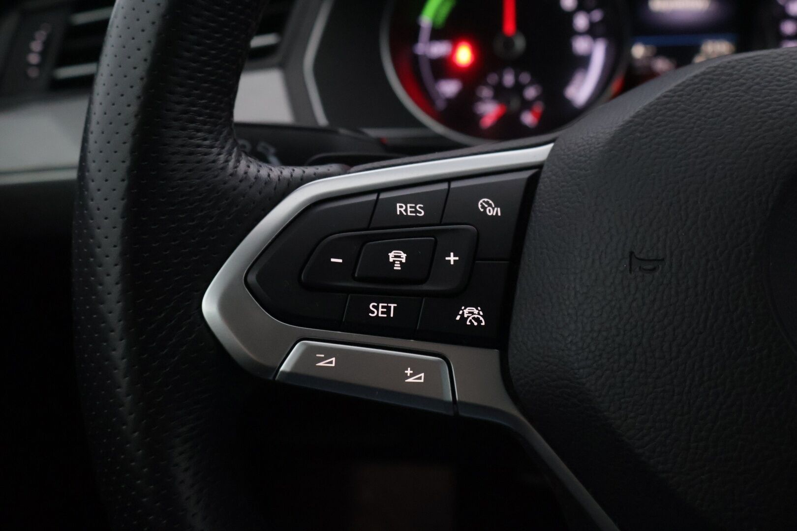 Volkswagen Passat 2020 Variant GTE Plug-In Hybrid 160 kW DSG-automaatti *ACC / Webasto / Navi / P-Kamera / KeyLessGo / Ratinlämmitin / LED* - Jakohihna juuri vaihdettu / Hyvin huollettu Suomiauto kaksilla renkailla ja vanteilla!