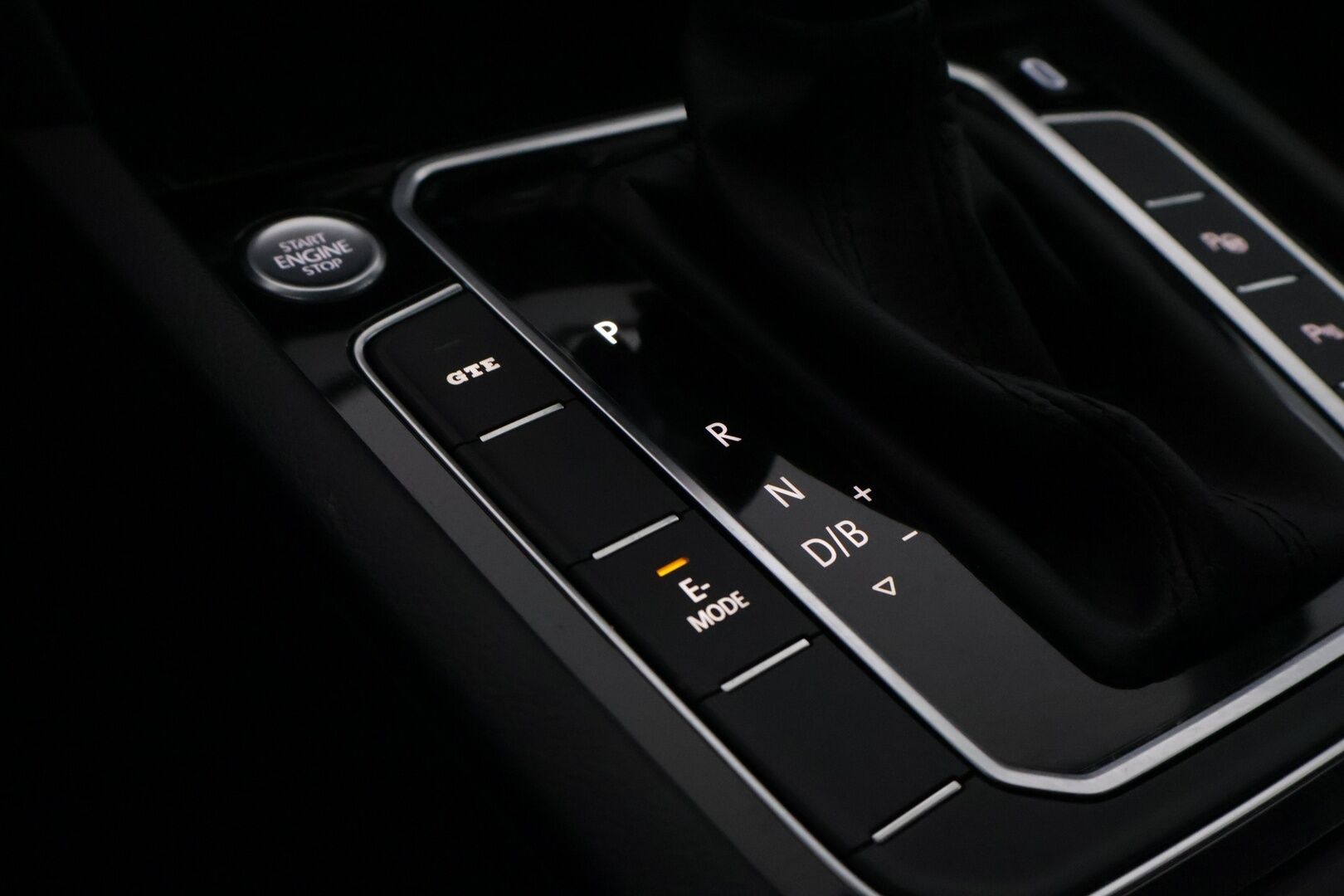 Volkswagen Passat 2020 Variant GTE Plug-In Hybrid 160 kW DSG-automaatti *ACC / Webasto / Navi / P-Kamera / KeyLessGo / Ratinlämmitin / LED* - Jakohihna juuri vaihdettu / Hyvin huollettu Suomiauto kaksilla renkailla ja vanteilla!