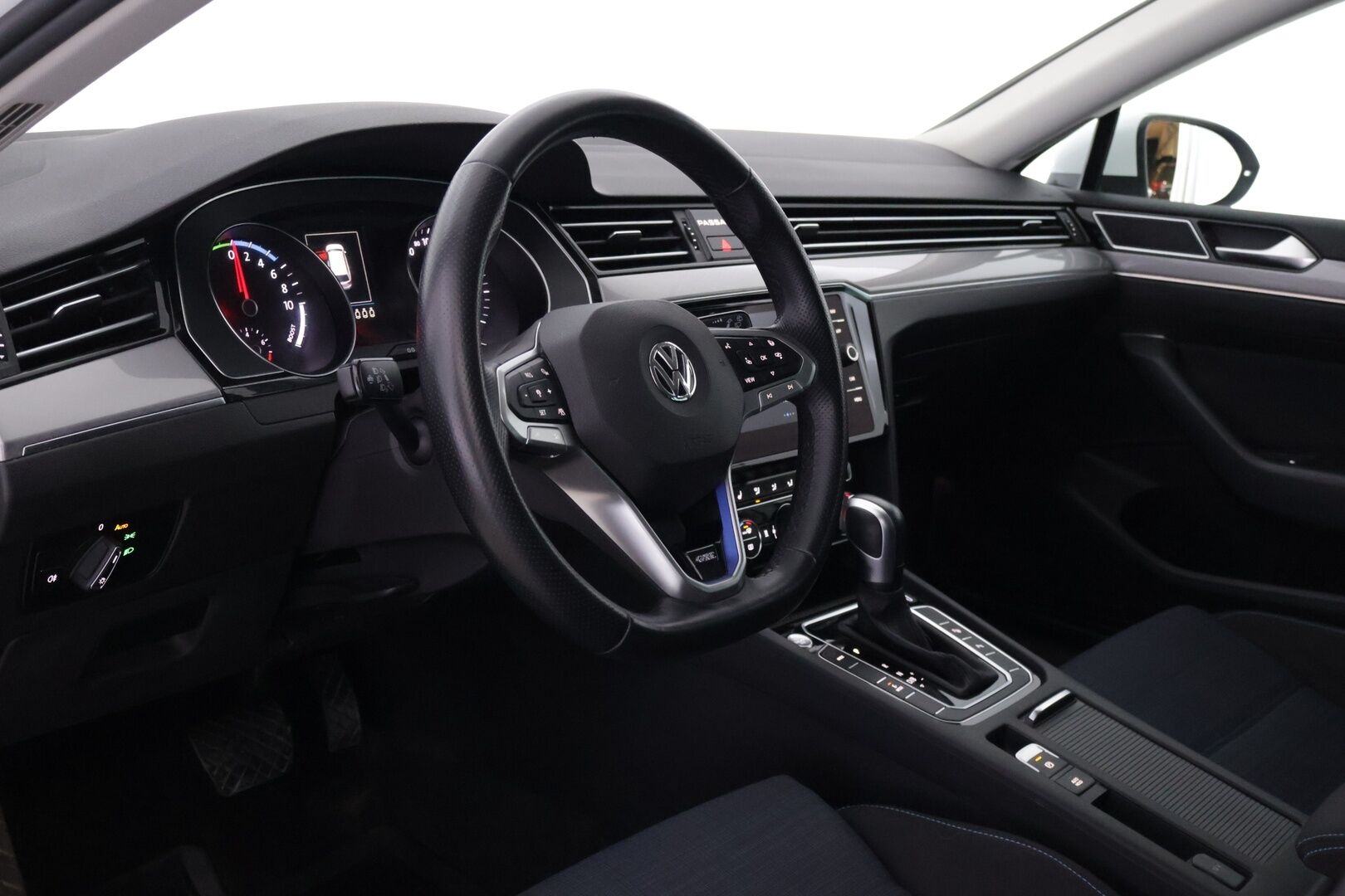 Volkswagen Passat 2020 Variant GTE Plug-In Hybrid 160 kW DSG-automaatti *ACC / Webasto / Navi / P-Kamera / KeyLessGo / Ratinlämmitin / LED* - Jakohihna juuri vaihdettu / Hyvin huollettu Suomiauto kaksilla renkailla ja vanteilla!