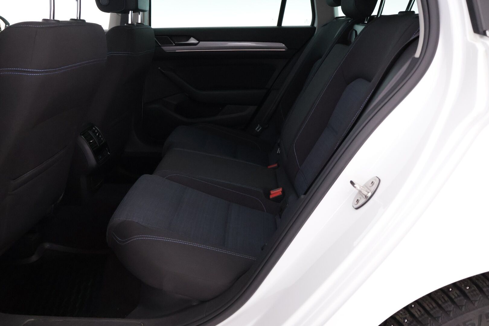 Volkswagen Passat 2020 Variant GTE Plug-In Hybrid 160 kW DSG-automaatti *ACC / Webasto / Navi / P-Kamera / KeyLessGo / Ratinlämmitin / LED* - Jakohihna juuri vaihdettu / Hyvin huollettu Suomiauto kaksilla renkailla ja vanteilla!