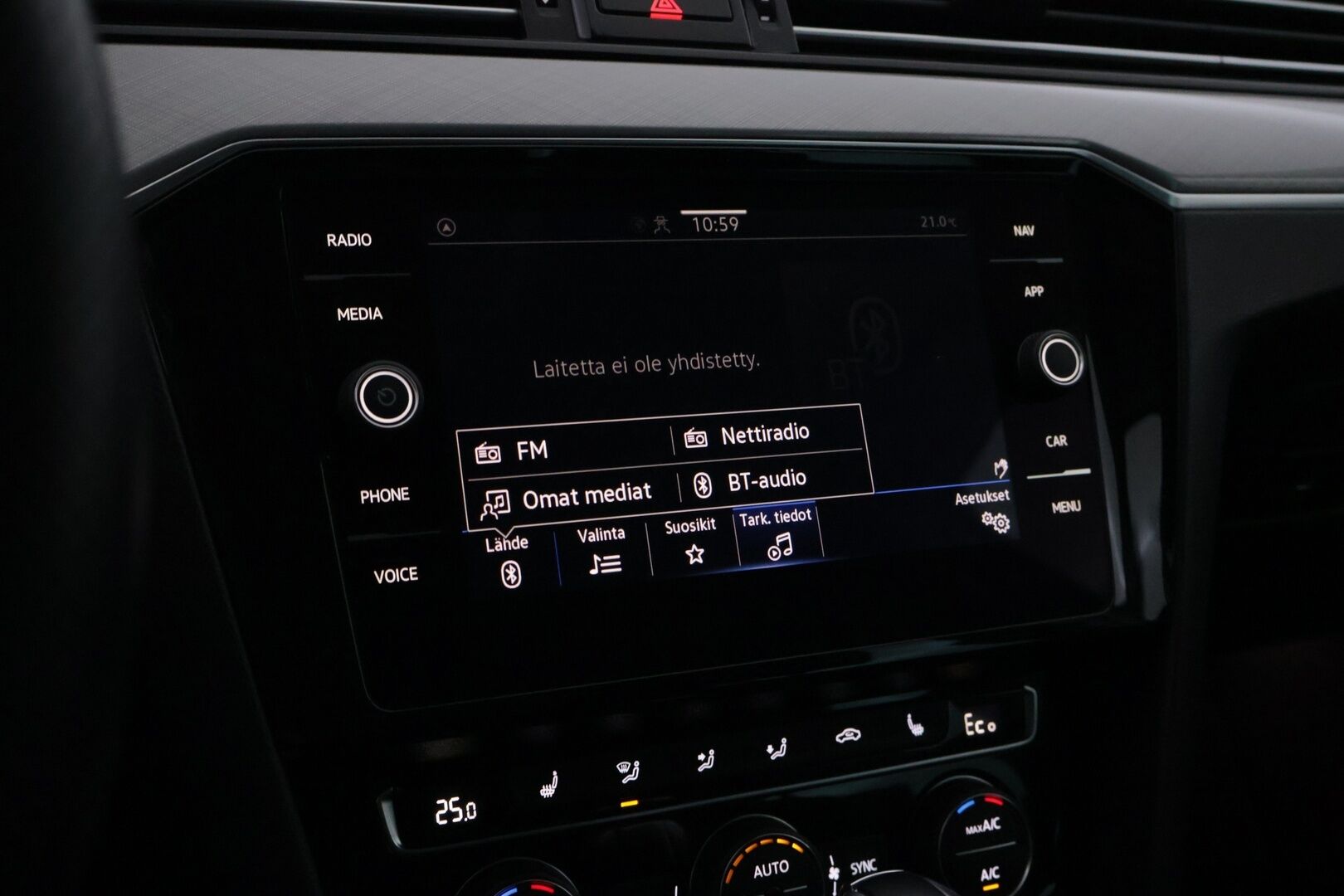 Volkswagen Passat 2020 Variant GTE Plug-In Hybrid 160 kW DSG-automaatti *ACC / Webasto / Navi / P-Kamera / KeyLessGo / Ratinlämmitin / LED* - Jakohihna juuri vaihdettu / Hyvin huollettu Suomiauto kaksilla renkailla ja vanteilla!