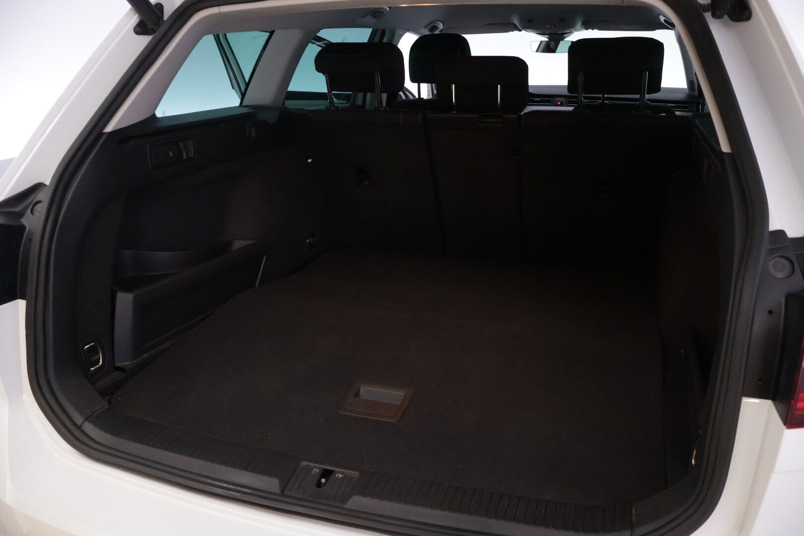 Volkswagen Passat 2020 Variant GTE Plug-In Hybrid 160 kW DSG-automaatti *ACC / Webasto / Navi / P-Kamera / KeyLessGo / Ratinlämmitin / LED* - Jakohihna juuri vaihdettu / Hyvin huollettu Suomiauto kaksilla renkailla ja vanteilla!