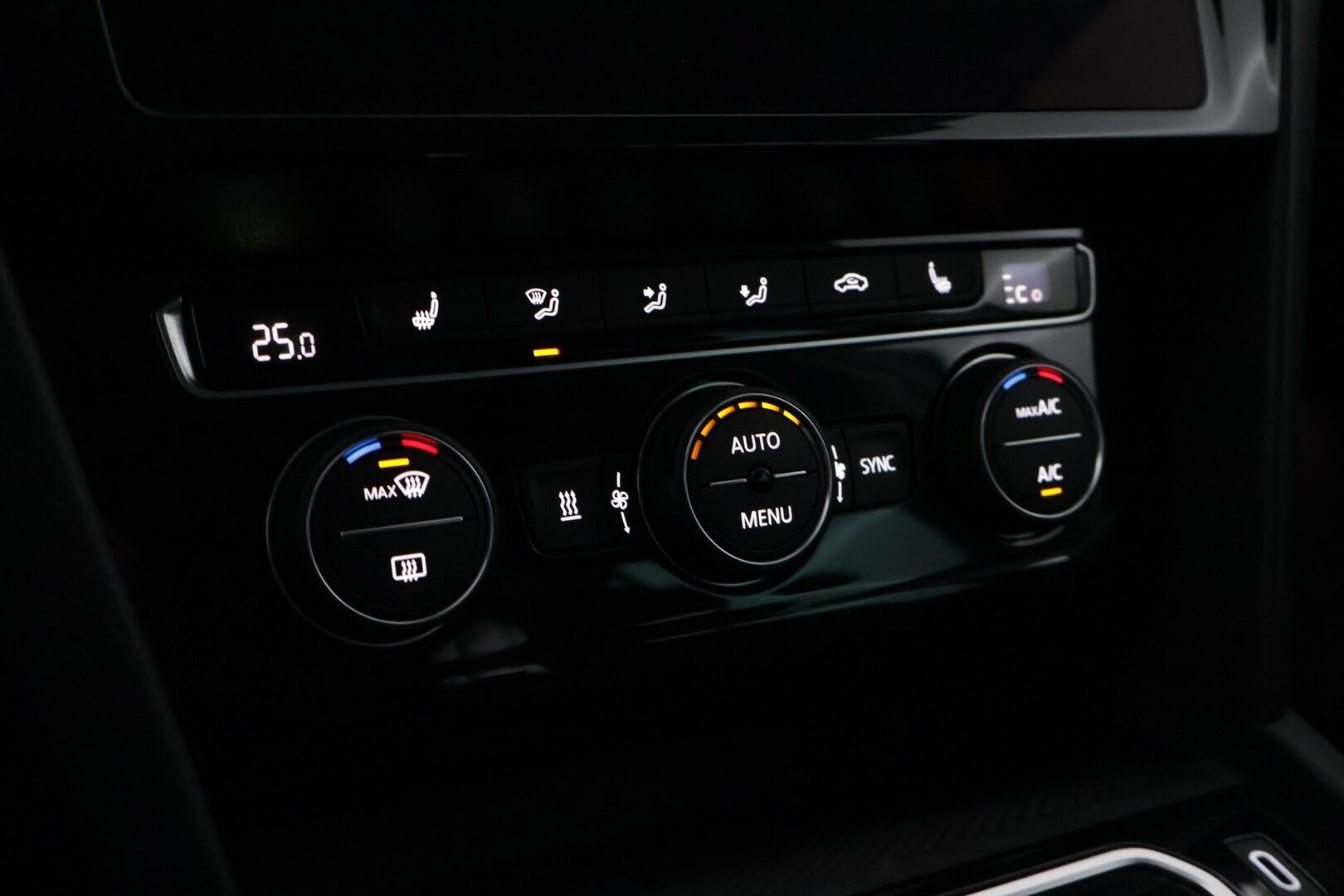 Volkswagen Passat 2020 Variant GTE Plug-In Hybrid 160 kW DSG-automaatti *ACC / Webasto / Navi / P-Kamera / KeyLessGo / Ratinlämmitin / LED* - Jakohihna juuri vaihdettu / Hyvin huollettu Suomiauto kaksilla renkailla ja vanteilla!