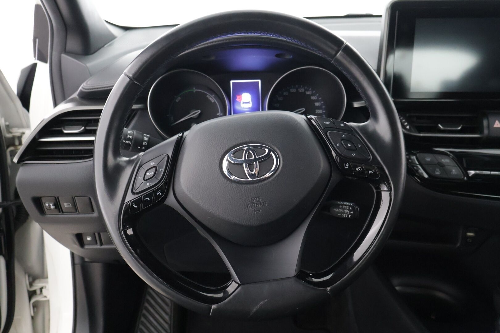 Toyota C-HR 2019 1,8 Hybrid Active Edition * Adaptiivinen vakionopeudensäädin / Kaistavahti / Peruutuskamera / Avaimeton ovien avaus * - Kahdet todella hyvät renkaat / Hyvin huollettu / Tuulilasi ehjä, maalipinta siisti *