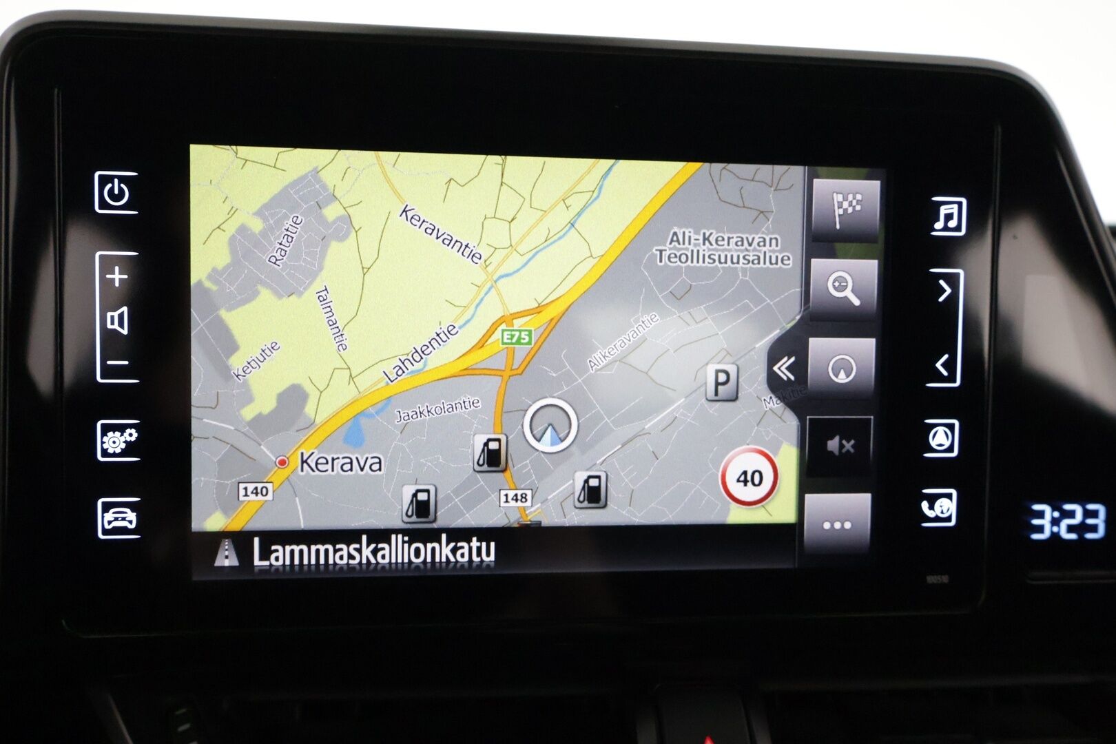 Toyota C-HR 2019 1,8 Hybrid Active Edition * Adaptiivinen vakionopeudensäädin / Kaistavahti / Peruutuskamera / Avaimeton ovien avaus * - Kahdet todella hyvät renkaat / Hyvin huollettu / Tuulilasi ehjä, maalipinta siisti *