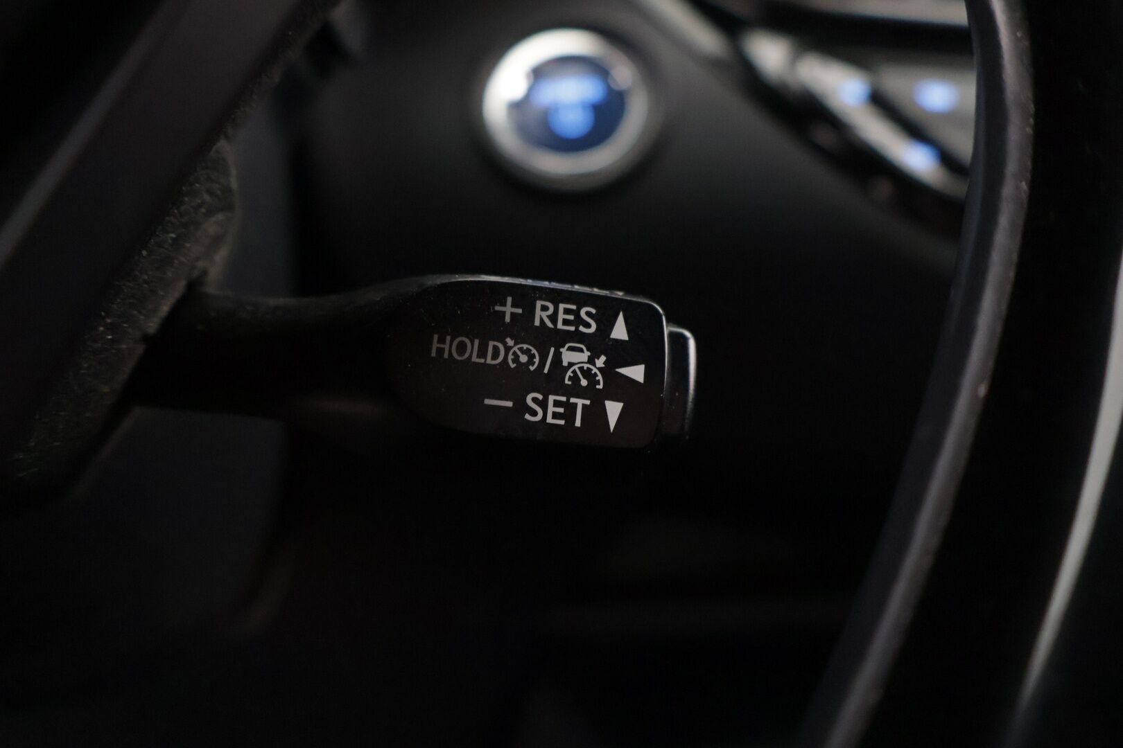 Toyota C-HR 2019 1,8 Hybrid Active Edition * Adaptiivinen vakionopeudensäädin / Kaistavahti / Peruutuskamera / Avaimeton ovien avaus * - Kahdet todella hyvät renkaat / Hyvin huollettu / Tuulilasi ehjä, maalipinta siisti *