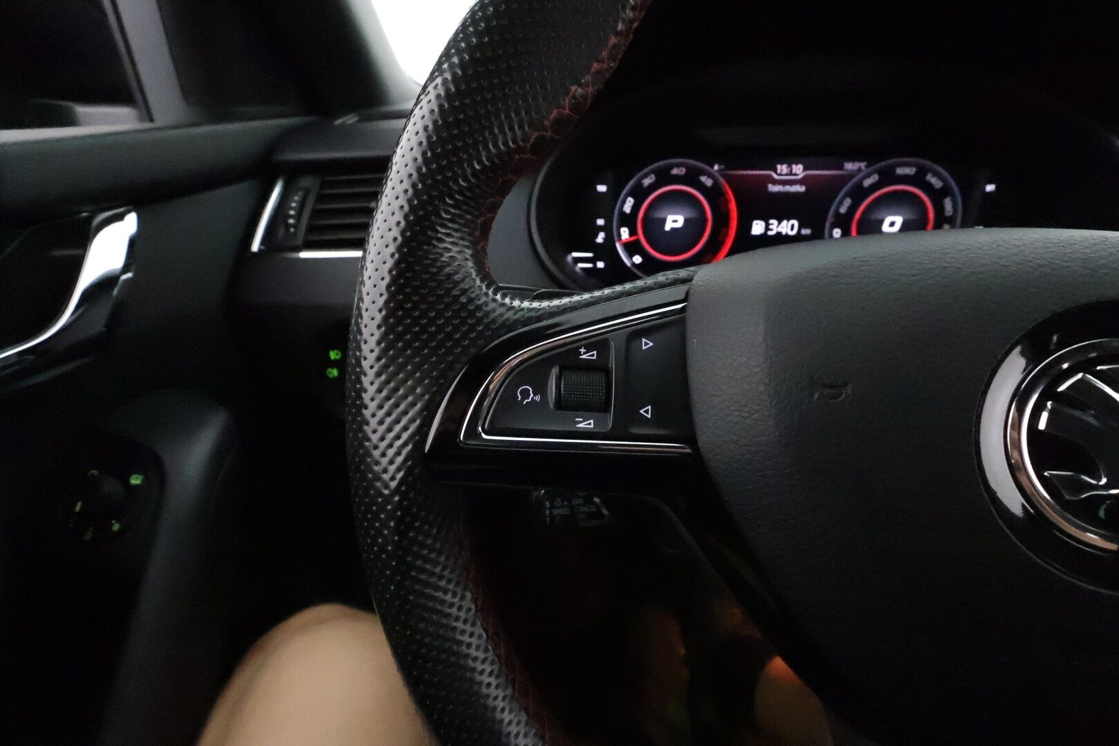Skoda Octavia 2020 2,0 TDI 184 4x4 RS BusinessLine DSG **Webasto / Koukku / Adapt.Vakkari / LED-valot / P.Tutkat / Navi / Kaistavahti** - Suomi-auto / Kahdet Renkaat