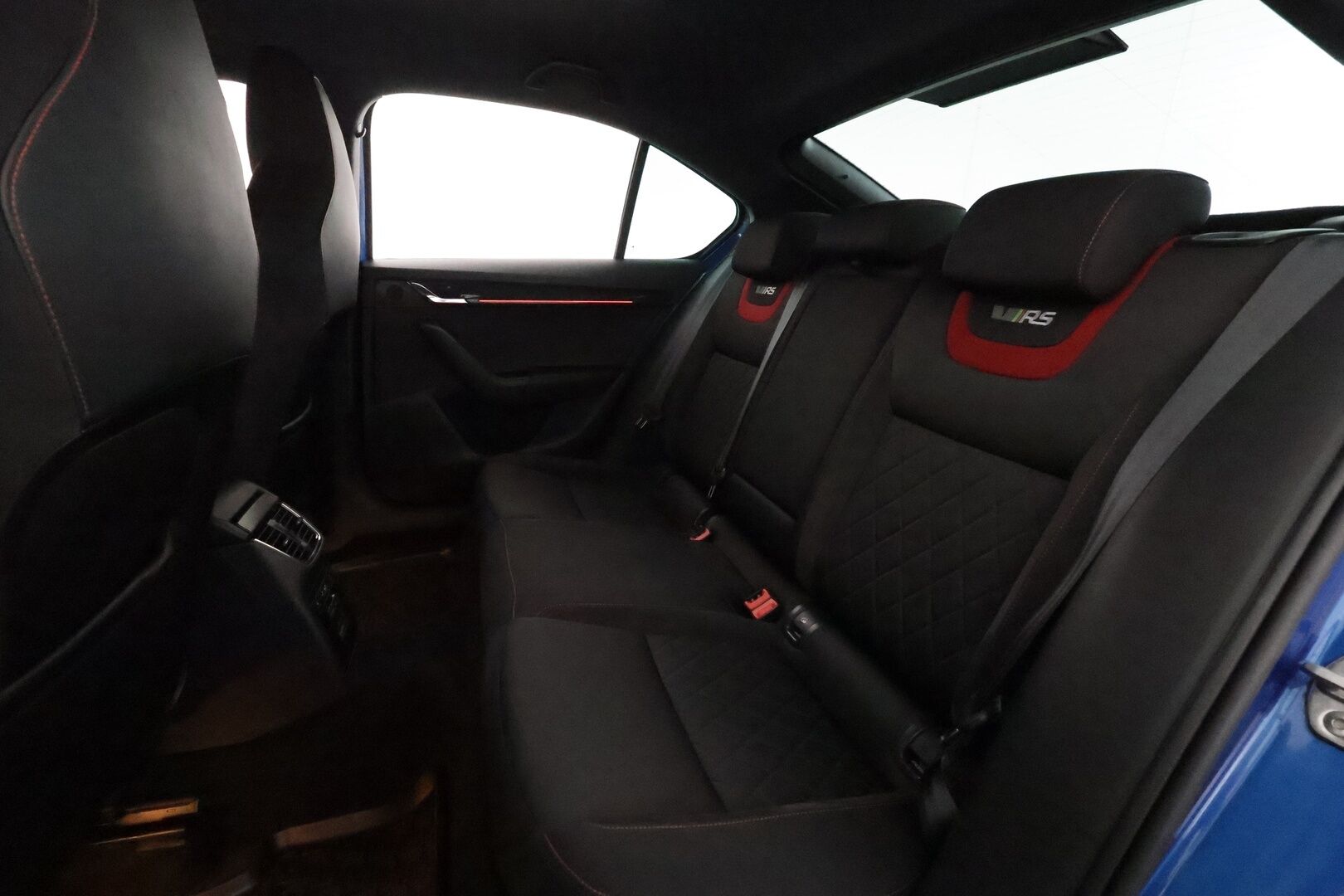 Skoda Octavia 2020 2,0 TDI 184 4x4 RS BusinessLine DSG **Webasto / Koukku / Adapt.Vakkari / LED-valot / P.Tutkat / Navi / Kaistavahti** - Huippuvarusteltu / Neliveto / Talvivarusteet / Suomi-auto / Kahdet Renkaat