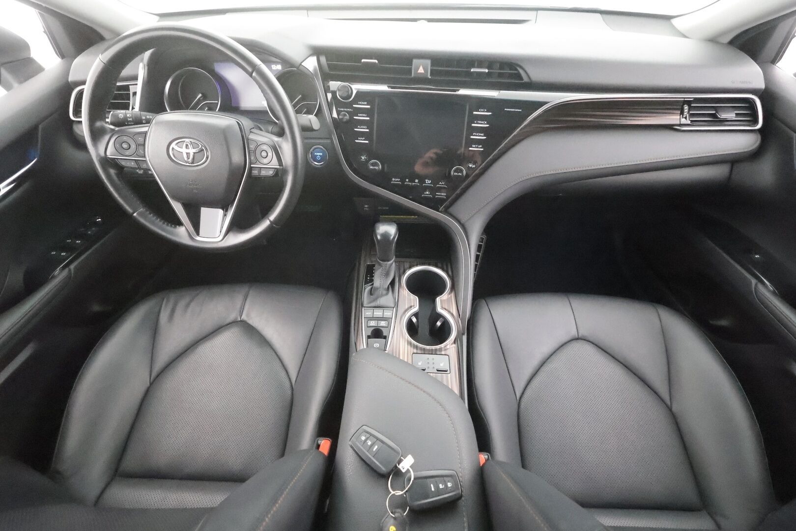 Toyota Camry 2020 2,5 Hybrid Style - | ACC | Sähköpenkit | Nahkaverhoilu | LDA | BSM | Keyless | P.kamera | Sähk. ratti | Navi | LED | Aut. pitkät | 2x renkaat aluin | Merkkihuollot | 
