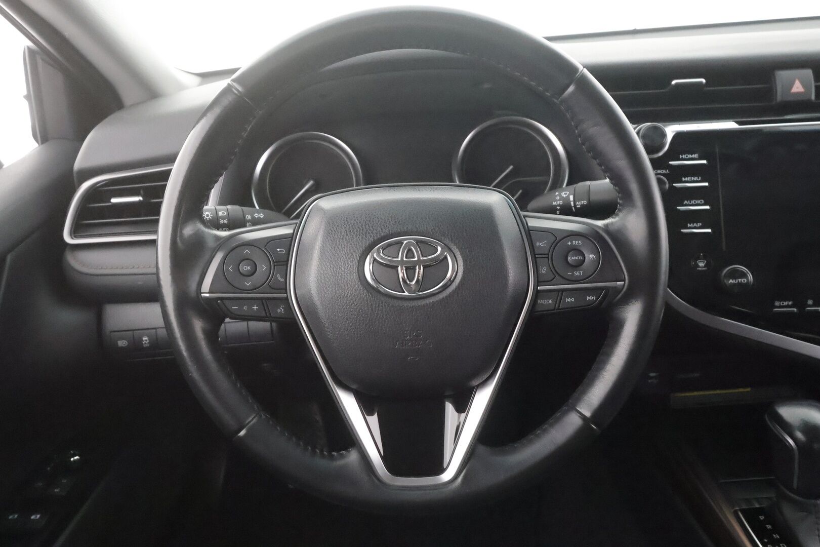 Toyota Camry 2020 2,5 Hybrid Style - | ACC | Sähköpenkit | Nahkaverhoilu | LDA | BSM | Keyless | P.kamera | Sähk. ratti | Navi | LED | Aut. pitkät | 2x renkaat aluin | Merkkihuollot | 