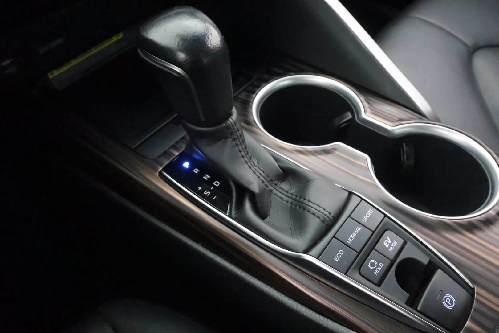 Toyota Camry 2020 2,5 Hybrid Style - | ACC | Sähköpenkit | Nahkaverhoilu | LDA | BSM | Keyless | P.kamera | Sähk. ratti | Navi | LED | Aut. pitkät | 2x renkaat aluin | Merkkihuollot | 