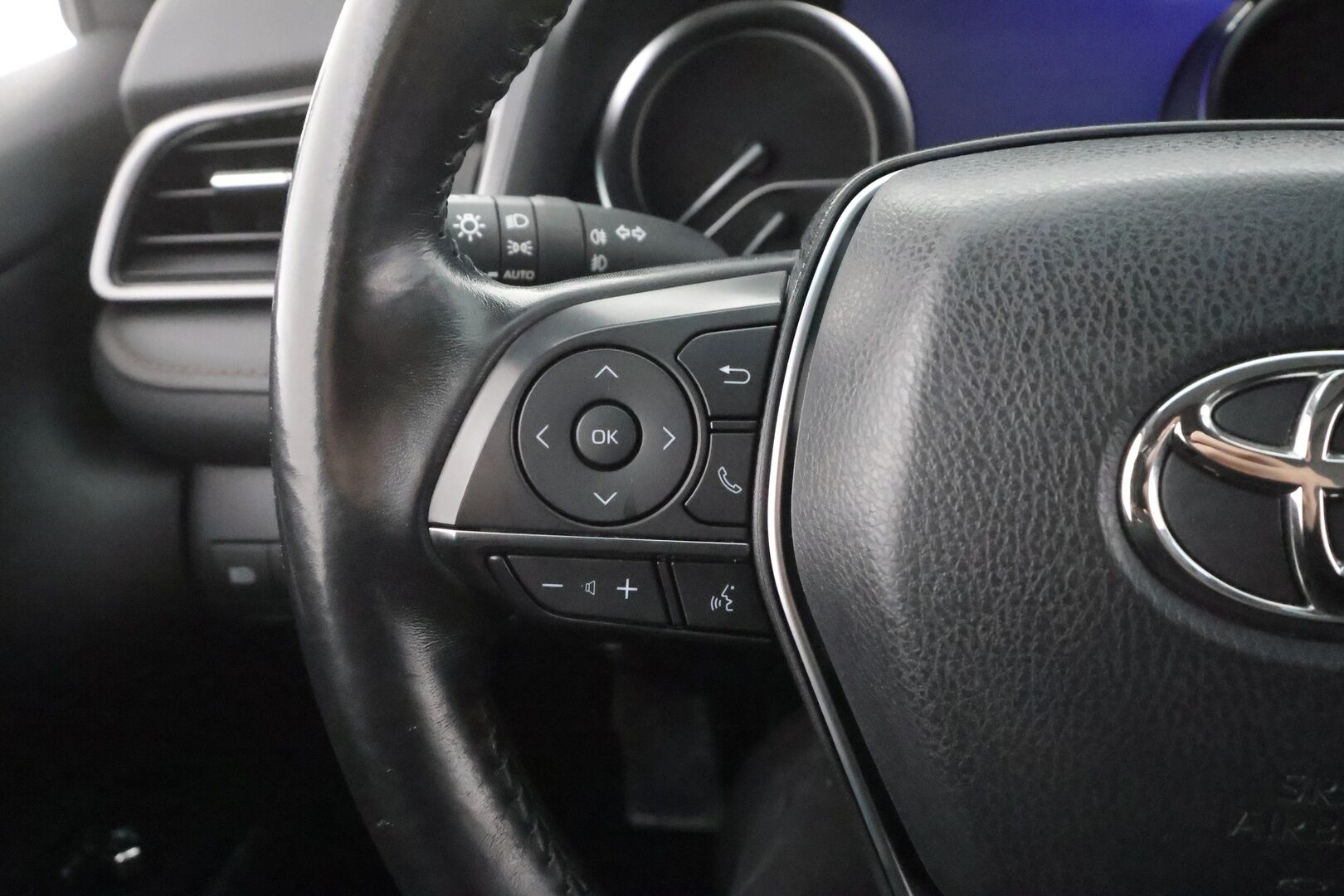 Toyota Camry 2020 2,5 Hybrid Style - | ACC | Sähköpenkit | Nahkaverhoilu | LDA | BSM | Keyless | P.kamera | Sähk. ratti | Navi | LED | Aut. pitkät | 2x renkaat aluin | Merkkihuollot | 