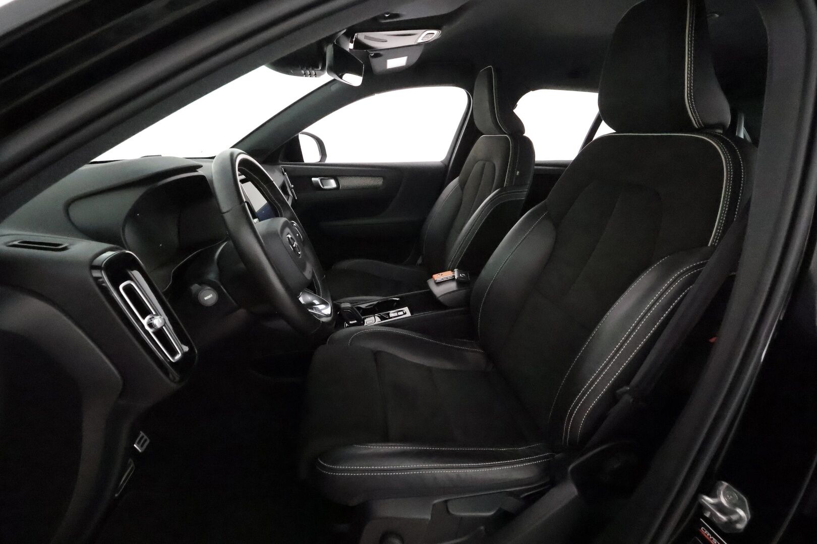 Volvo XC40 2021 T5 TwE Recharge Business R-Design aut **ACC / Webasto / P.kamera / BLIS / Navi / Full LED / Nahka-Alcantara** - Suomi-auto / Kahdet renkaat aluvanteilla / Merkkihuollot / Digimittaristo
